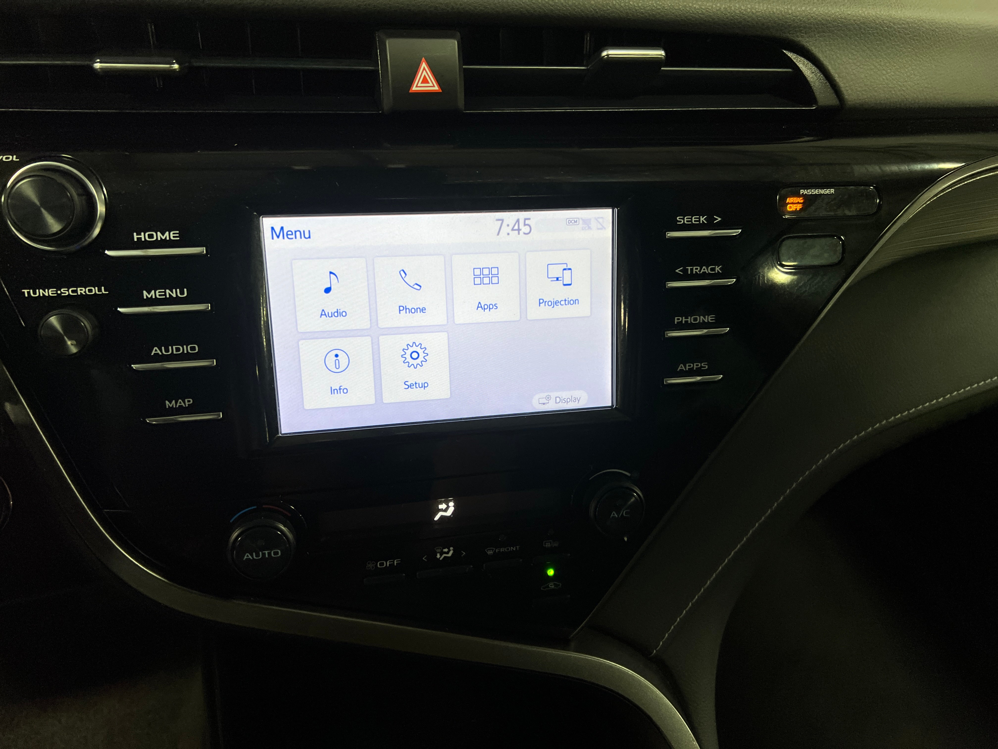 2019 Toyota Camry SE 4