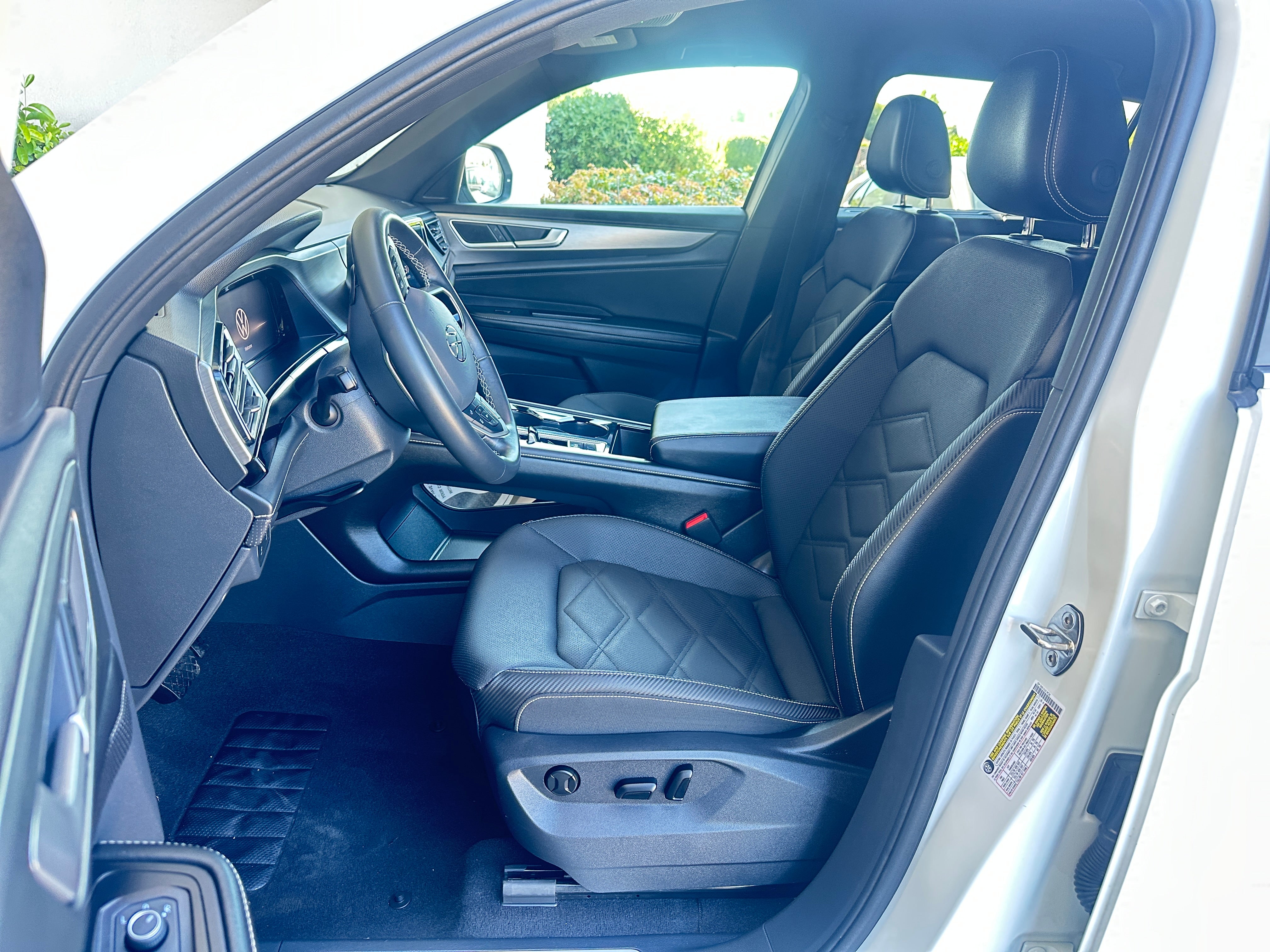 2024 Volkswagen Atlas SE 2