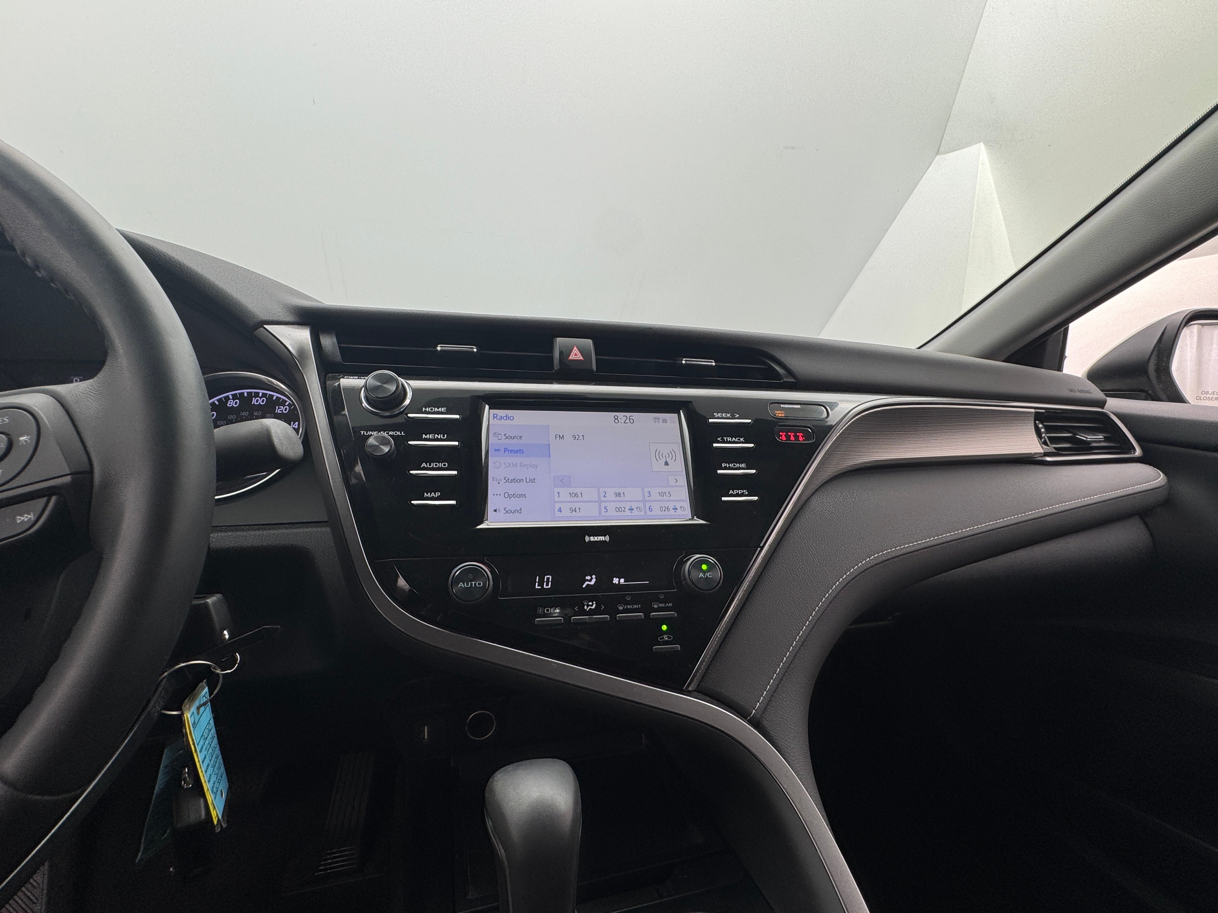 2020 Toyota Camry SE 3