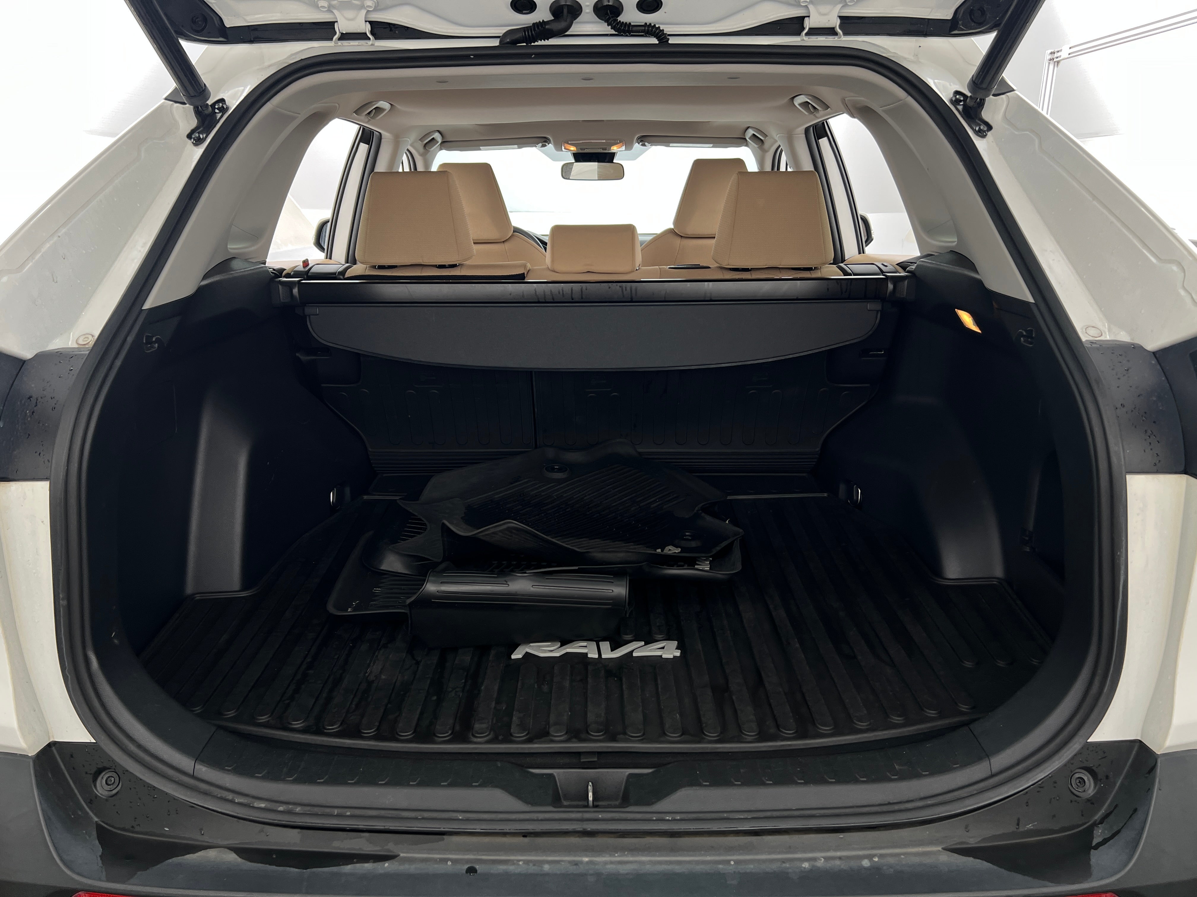2020 Toyota RAV4 XLE 7
