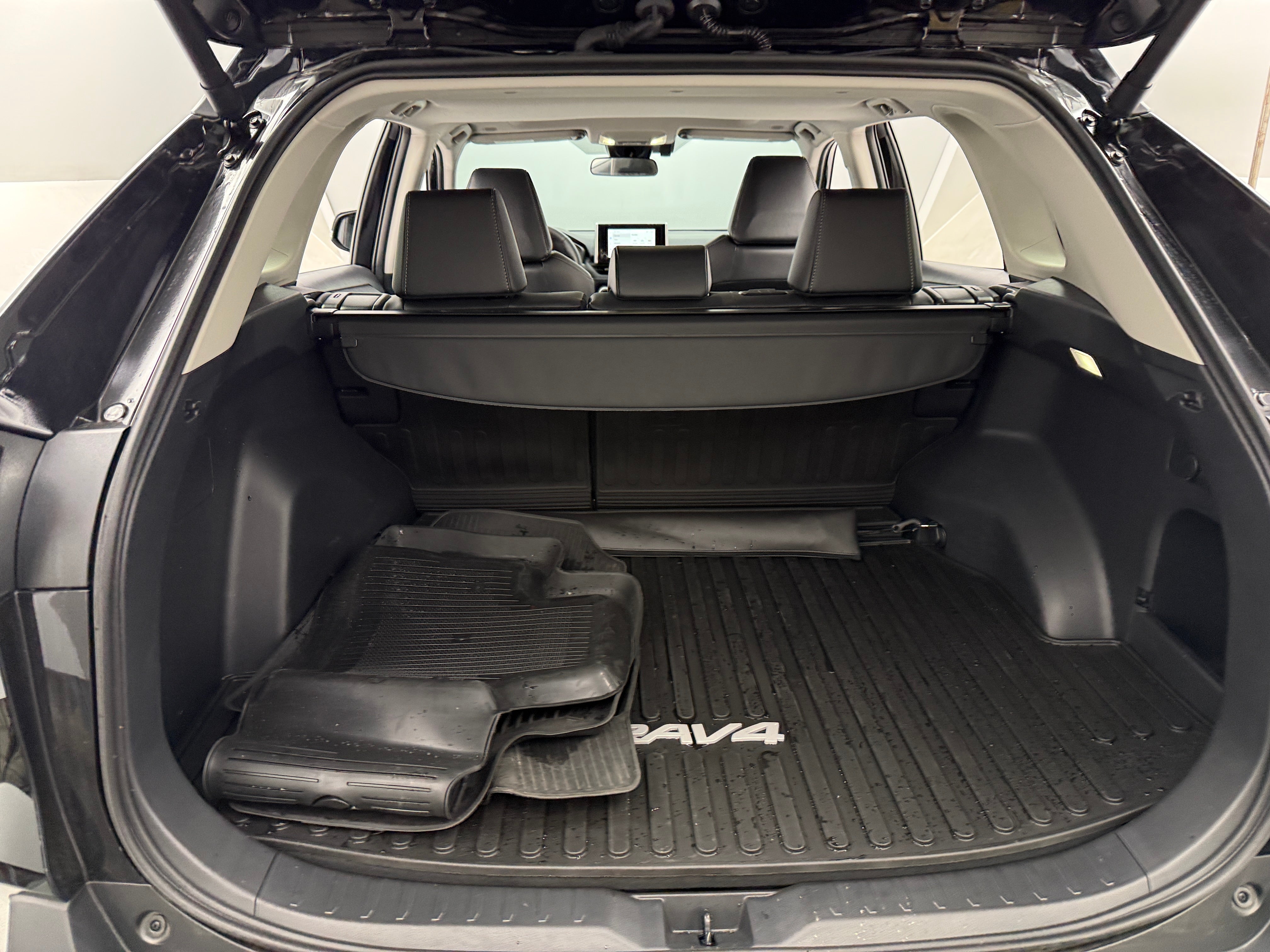 2024 Toyota RAV4 XLE Premium 6