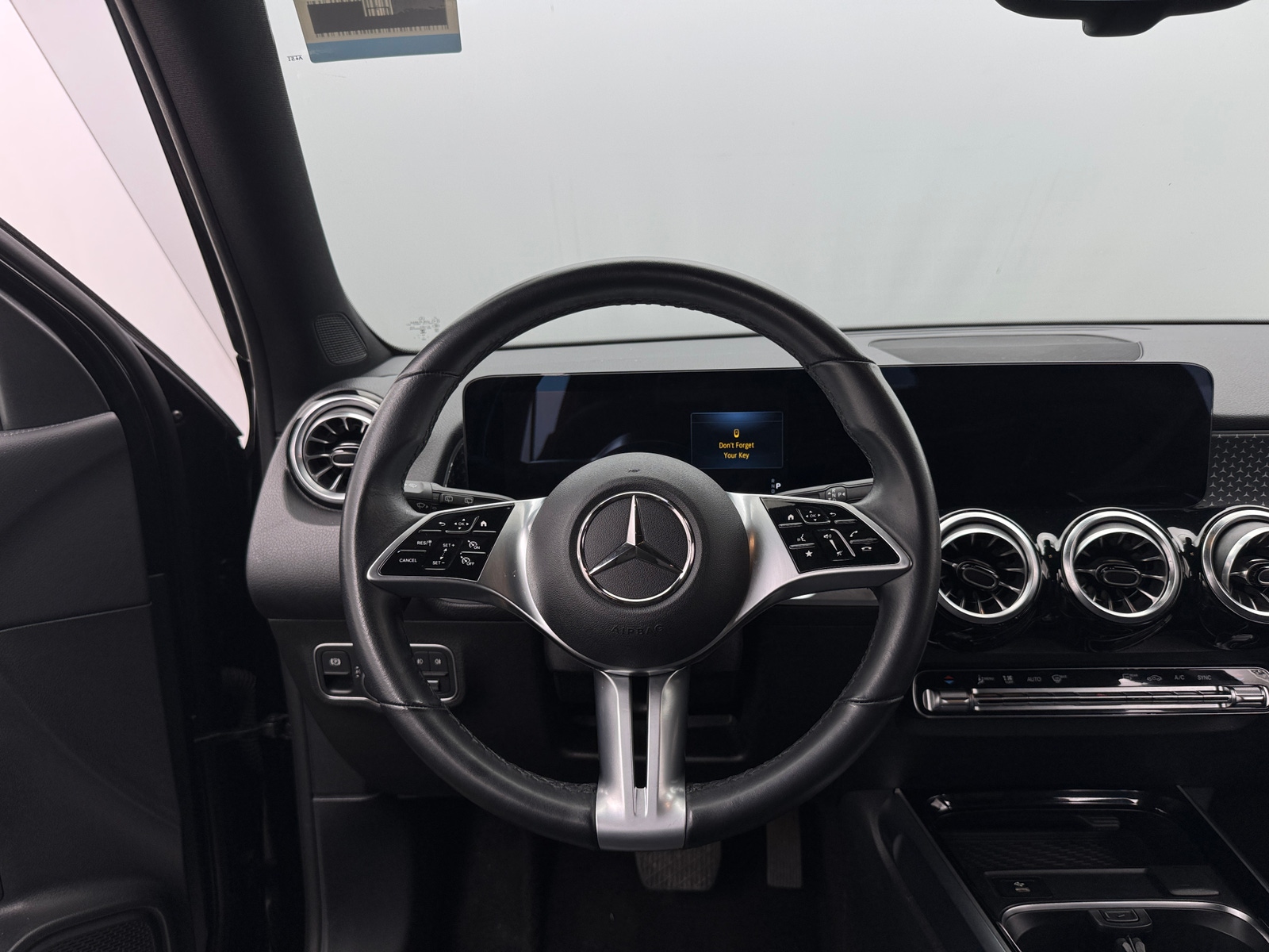 Thumbnail: 2024 Mercedes-Benz GLB - 4