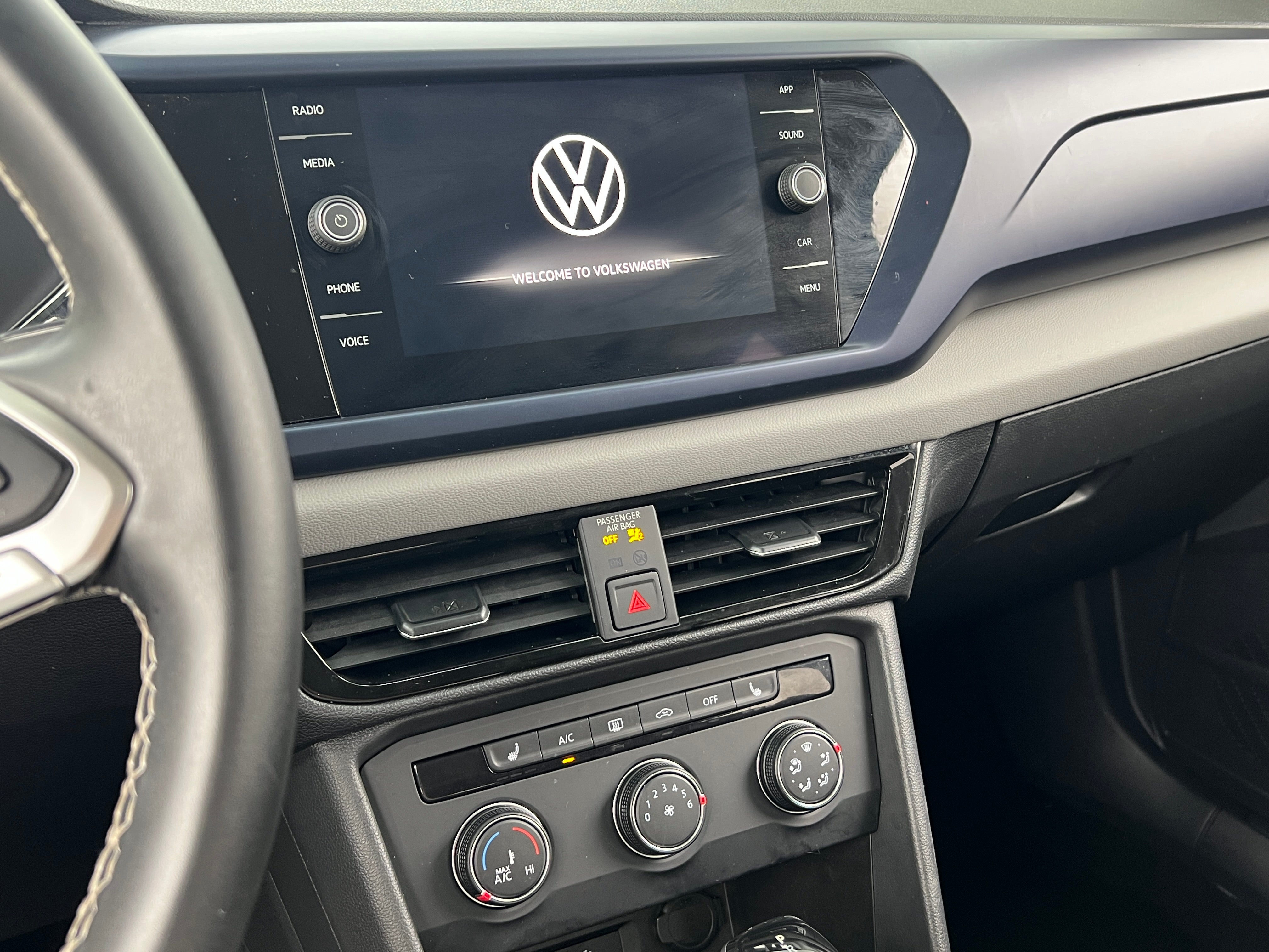 2022 Volkswagen Taos SE 4