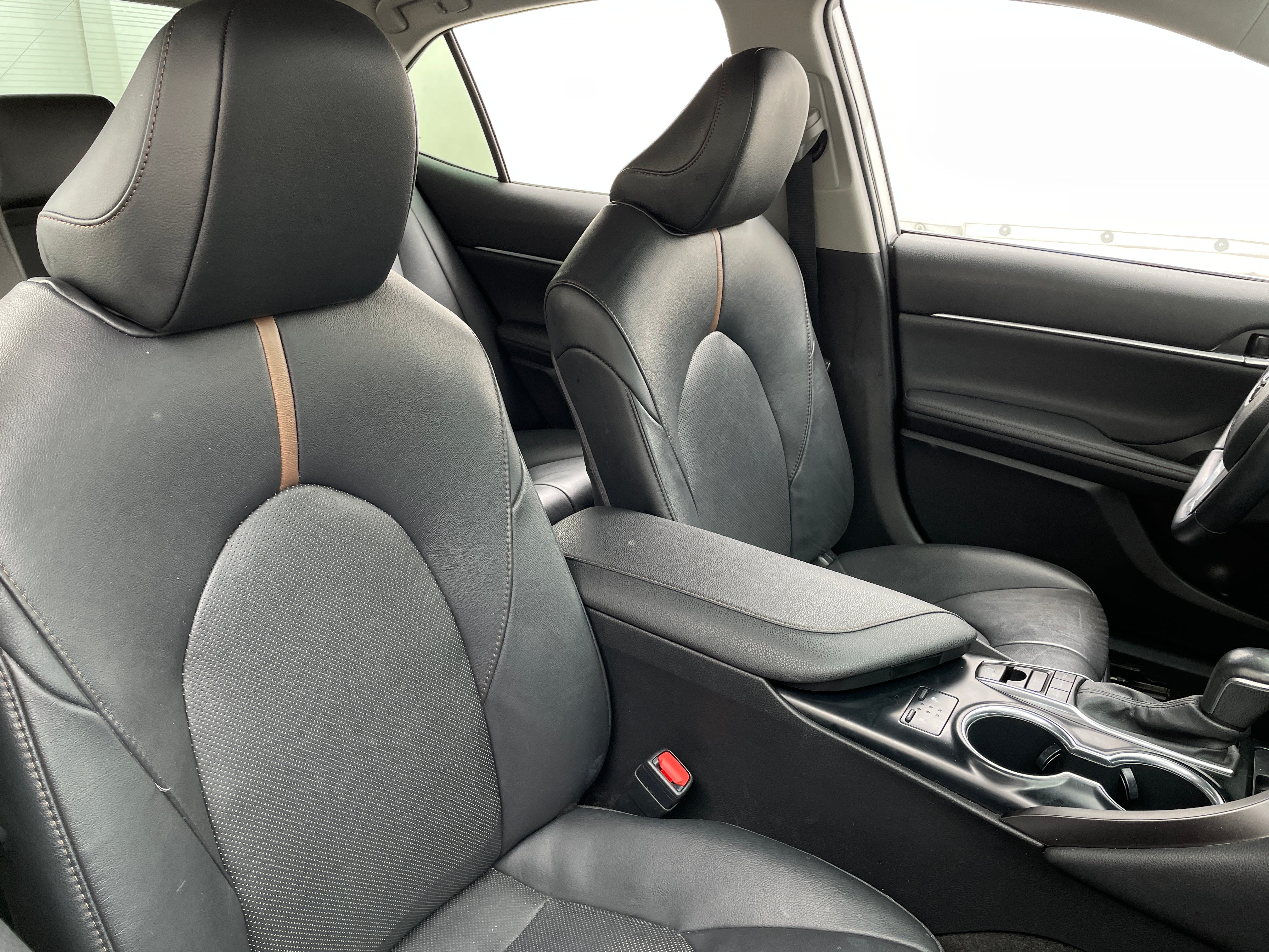 2020 Toyota Camry XLE 2