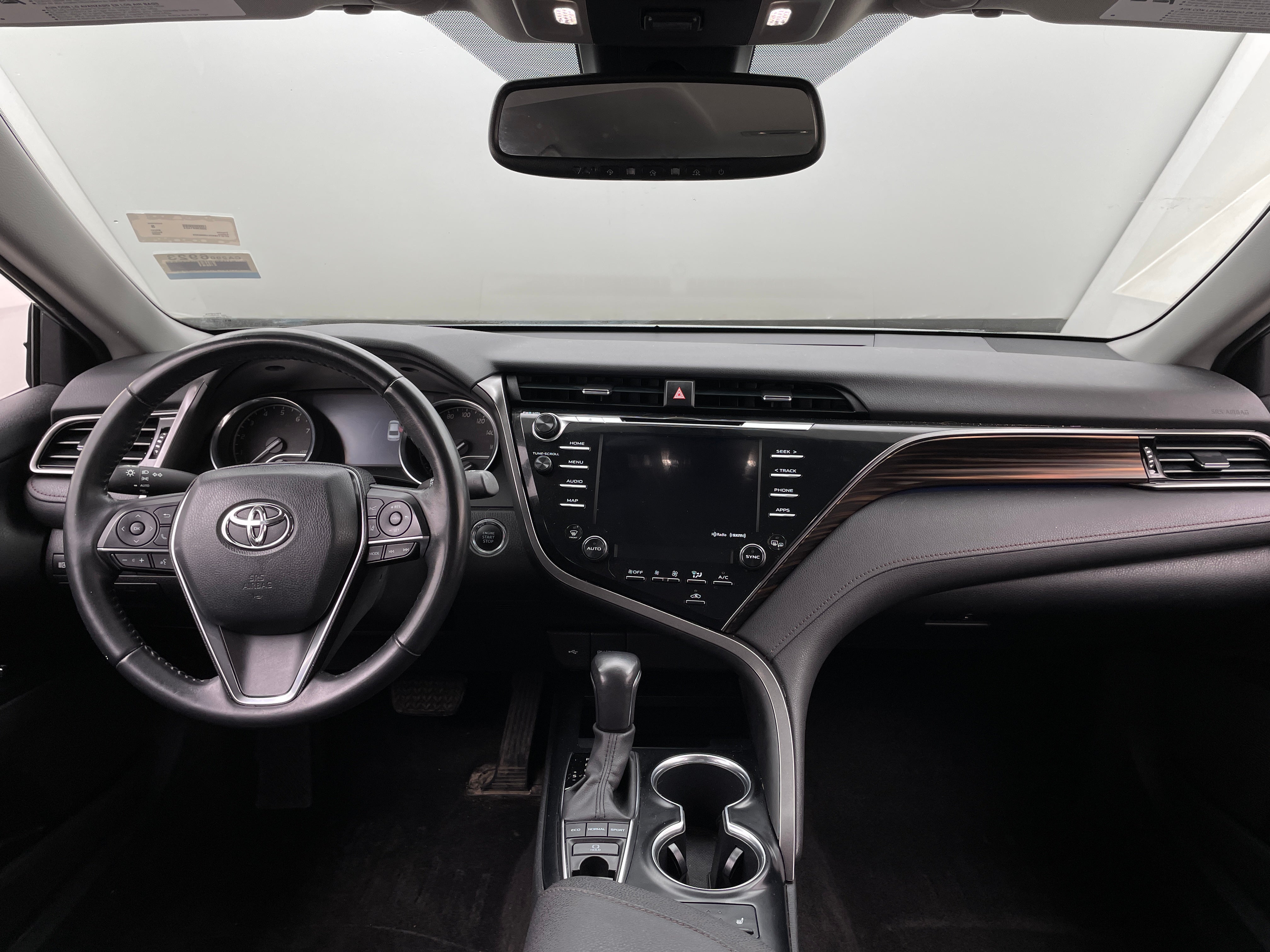 2020 Toyota Camry XLE 3