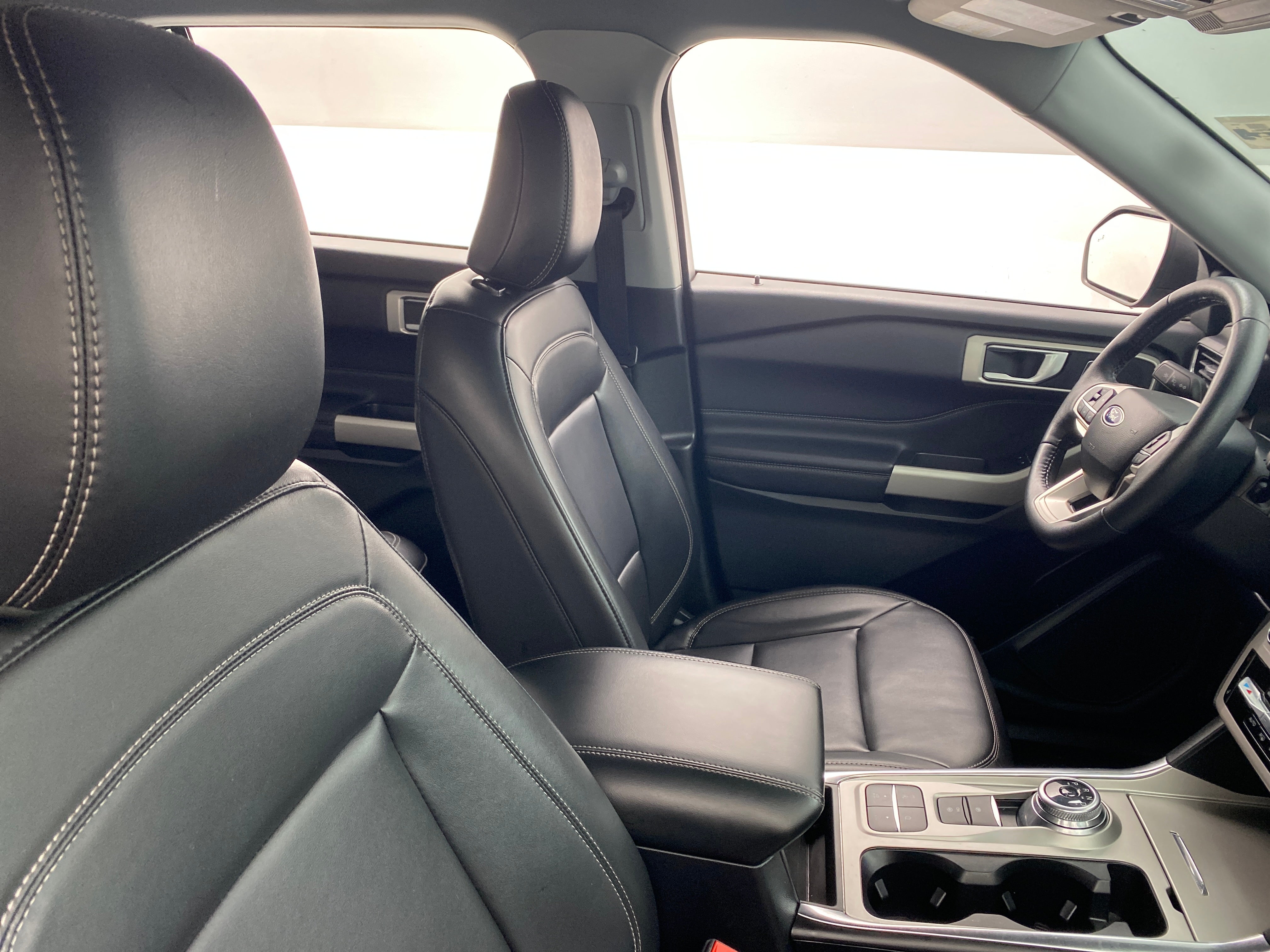 2024 Ford Explorer XLT 2