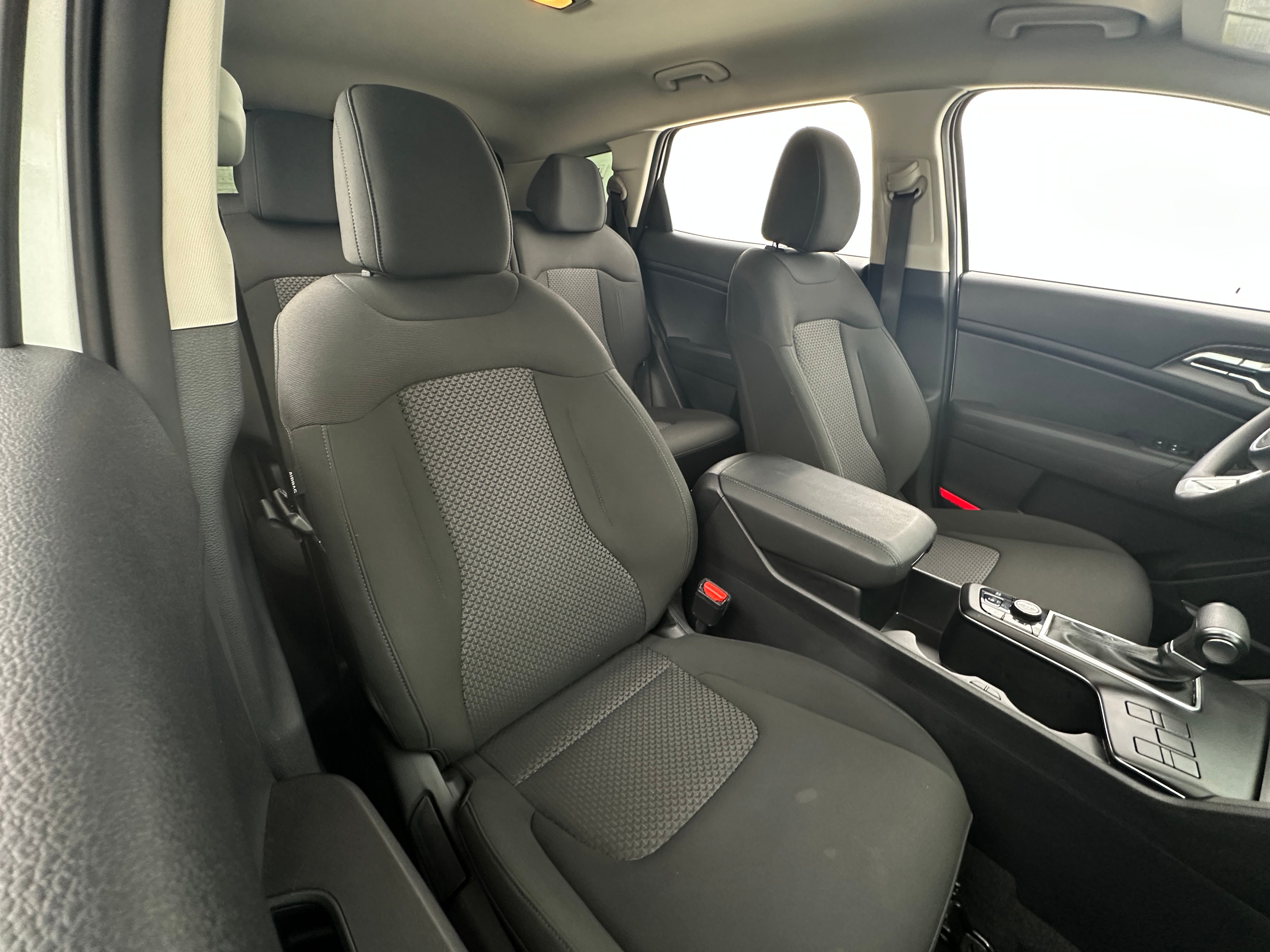 2024 Kia Sportage LX 2