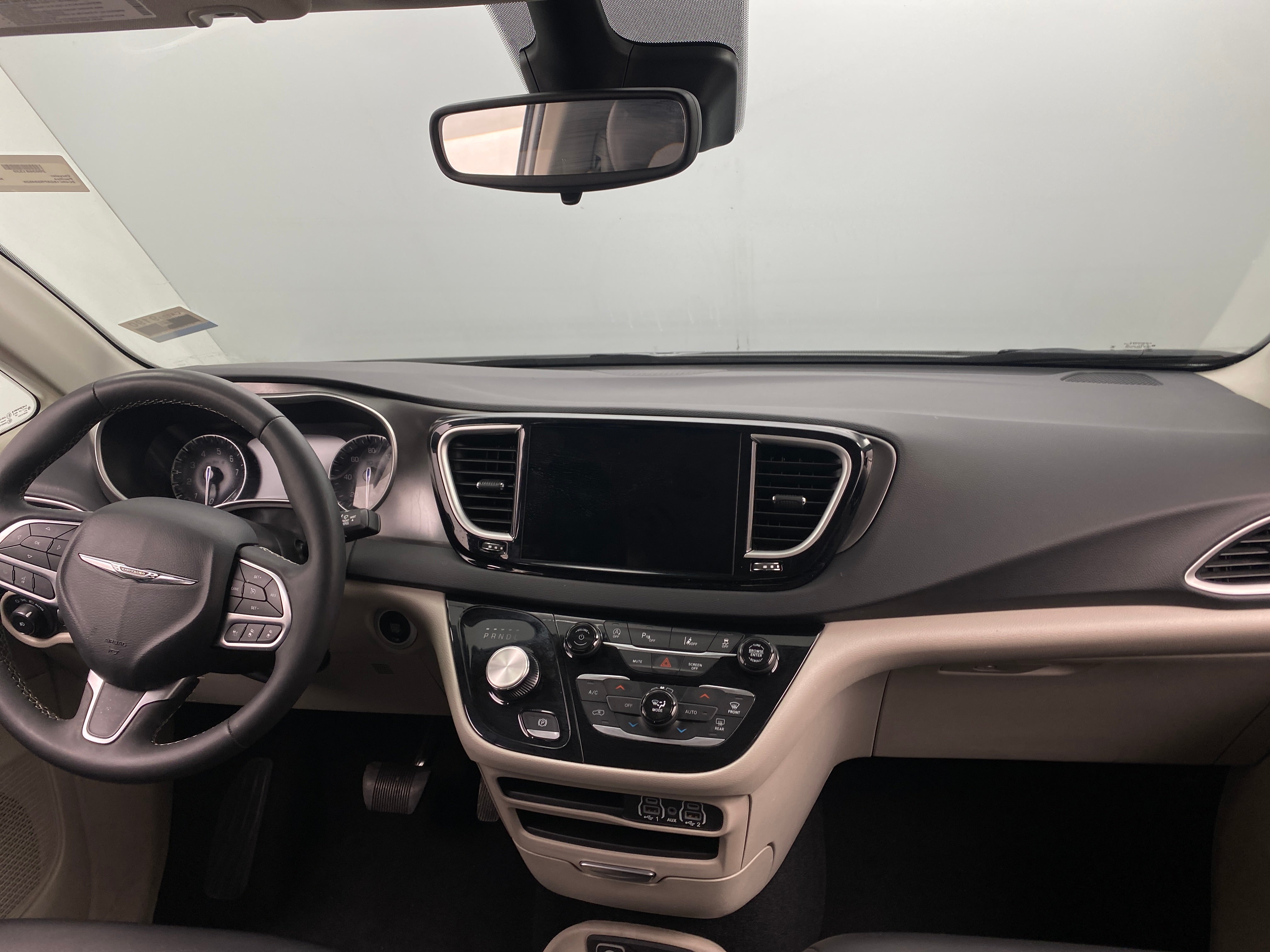 2023 Chrysler Pacifica Touring L 2
