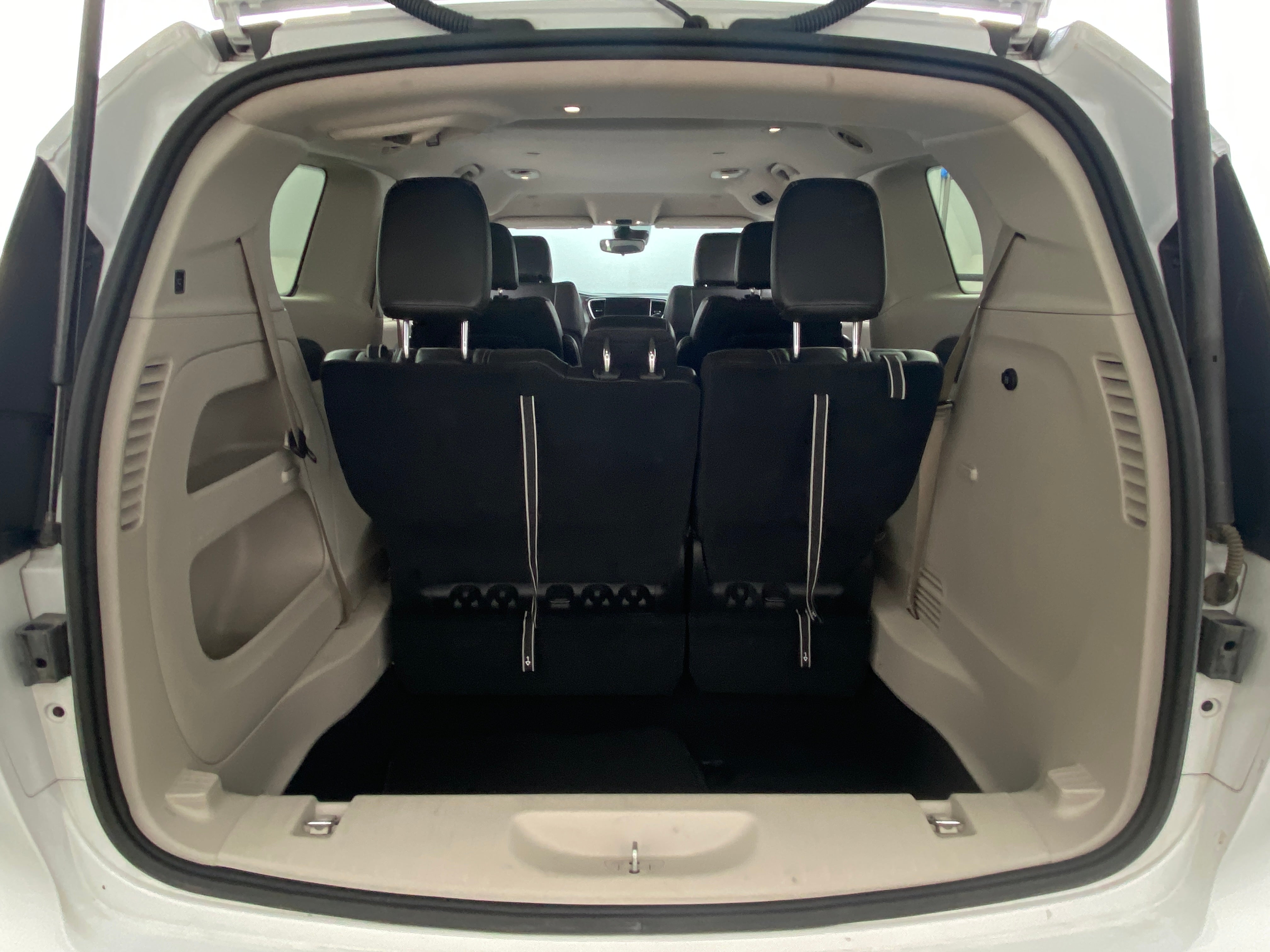 2023 Chrysler Pacifica Touring L 6