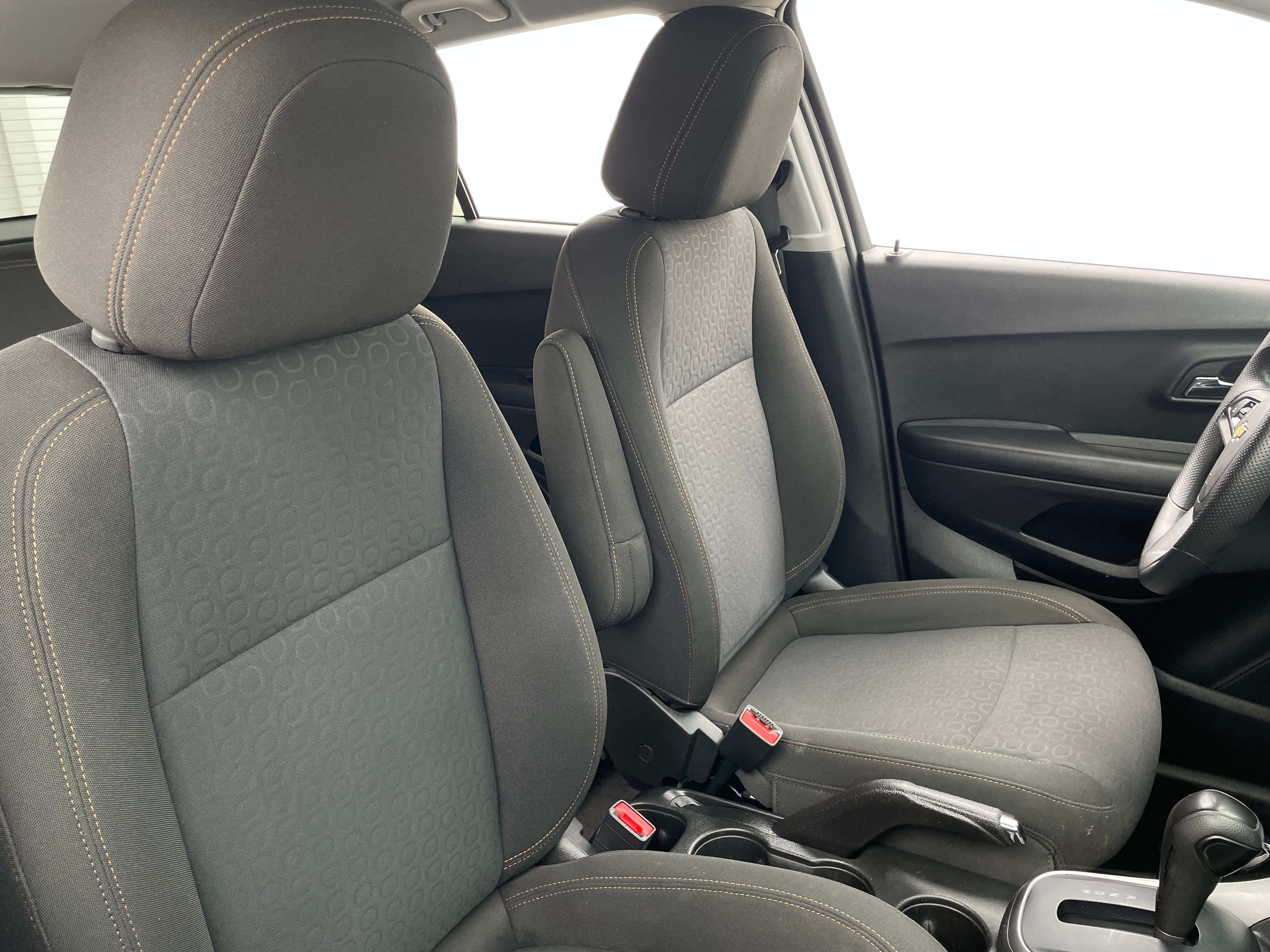 2022 Chevrolet Trax LS 2