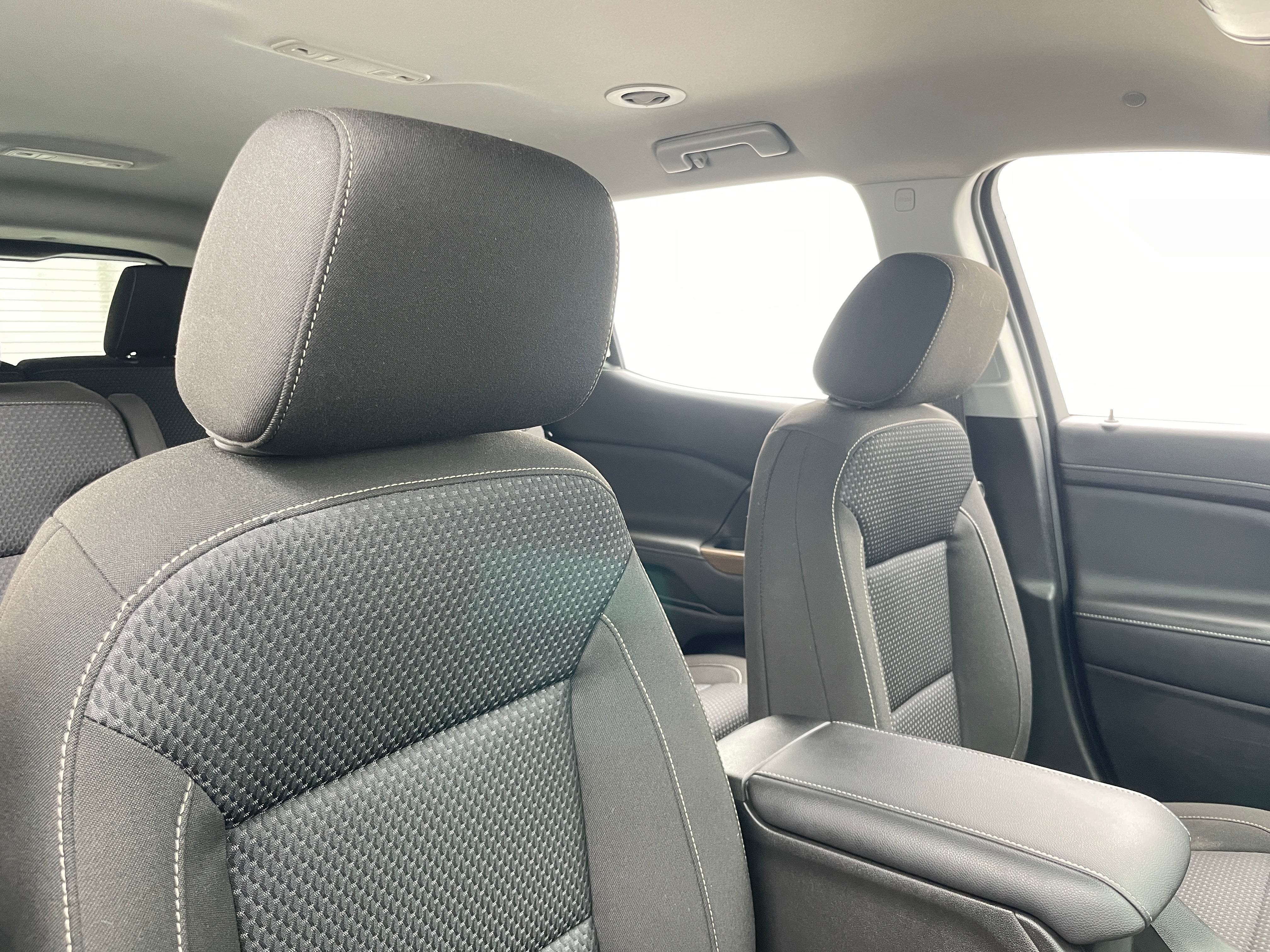 2023 GMC Acadia SLE 2