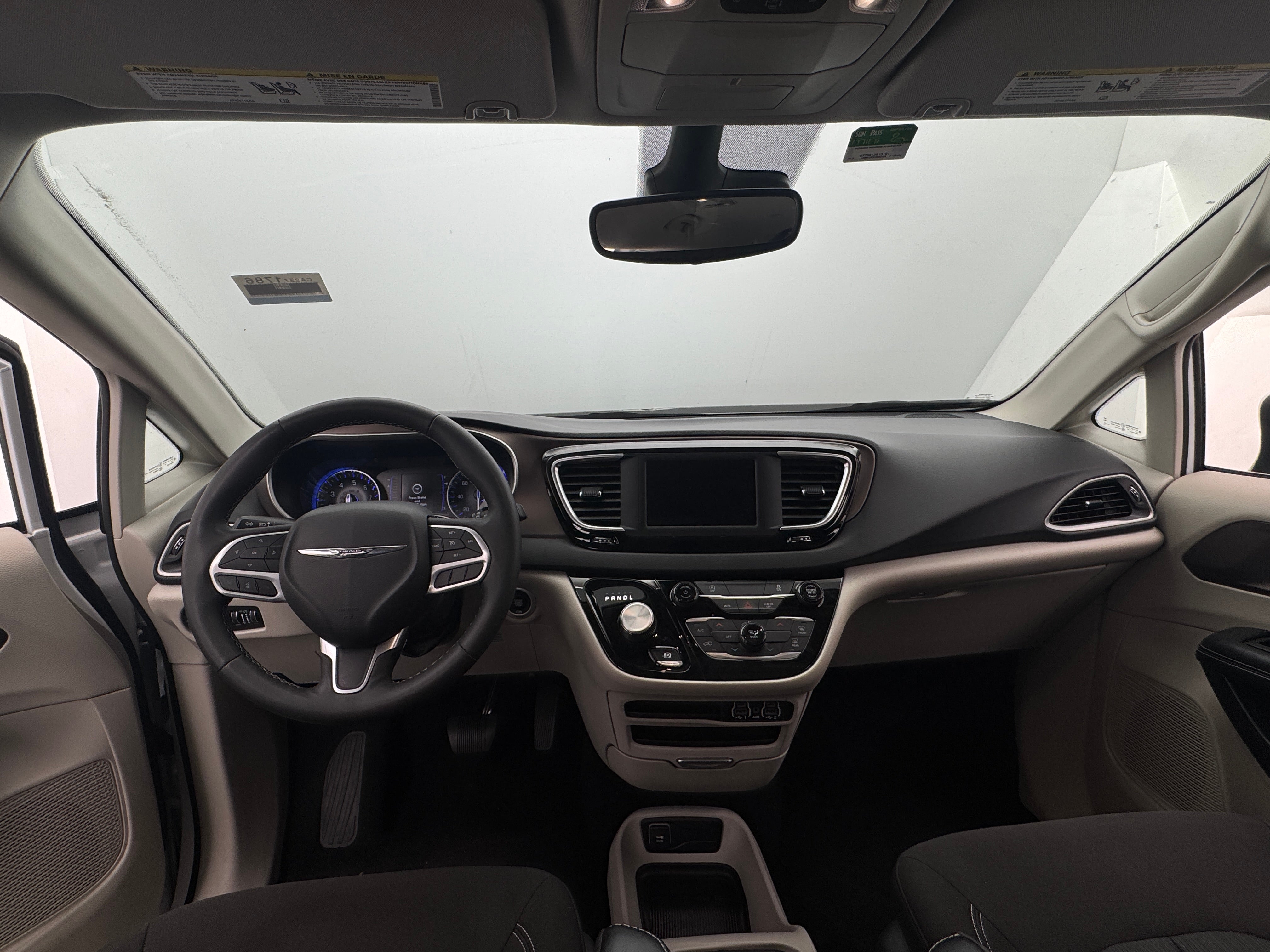 2023 Chrysler Voyager LX 3