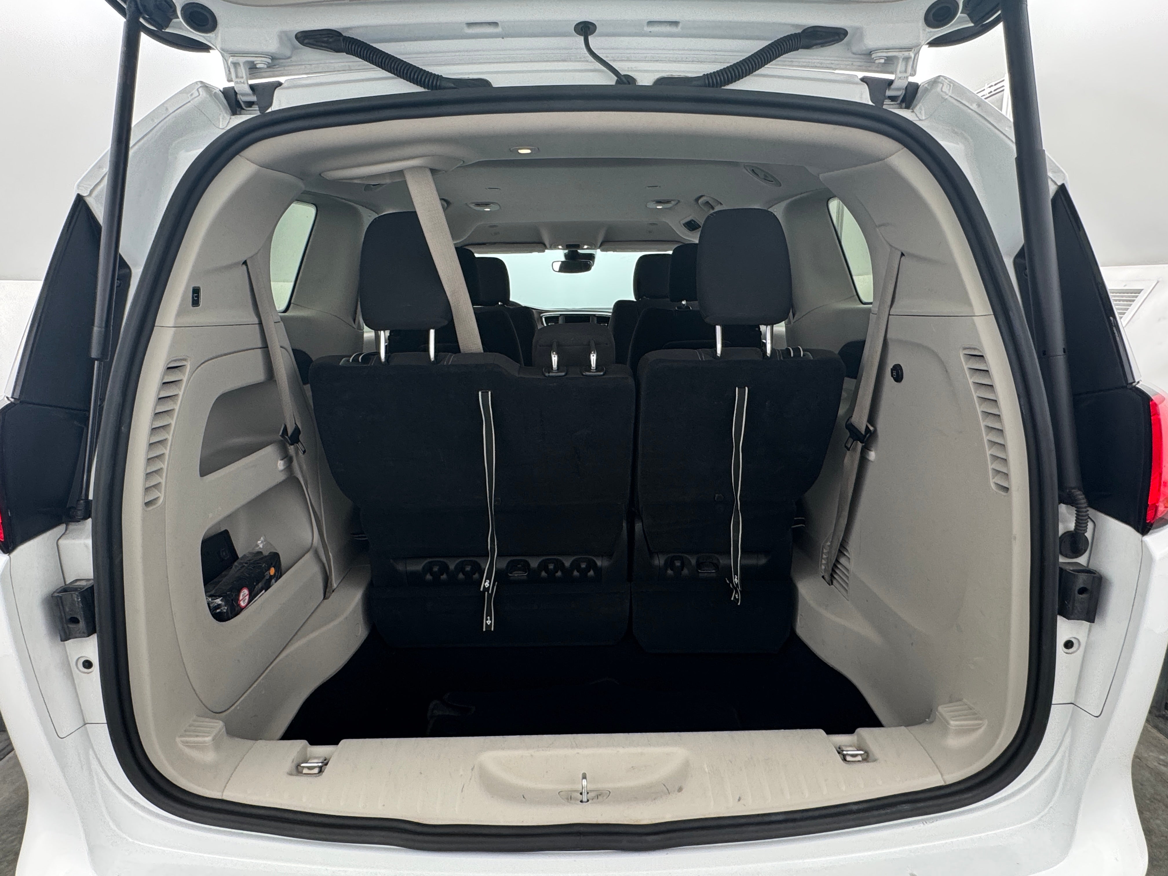 2023 Chrysler Voyager LX 7