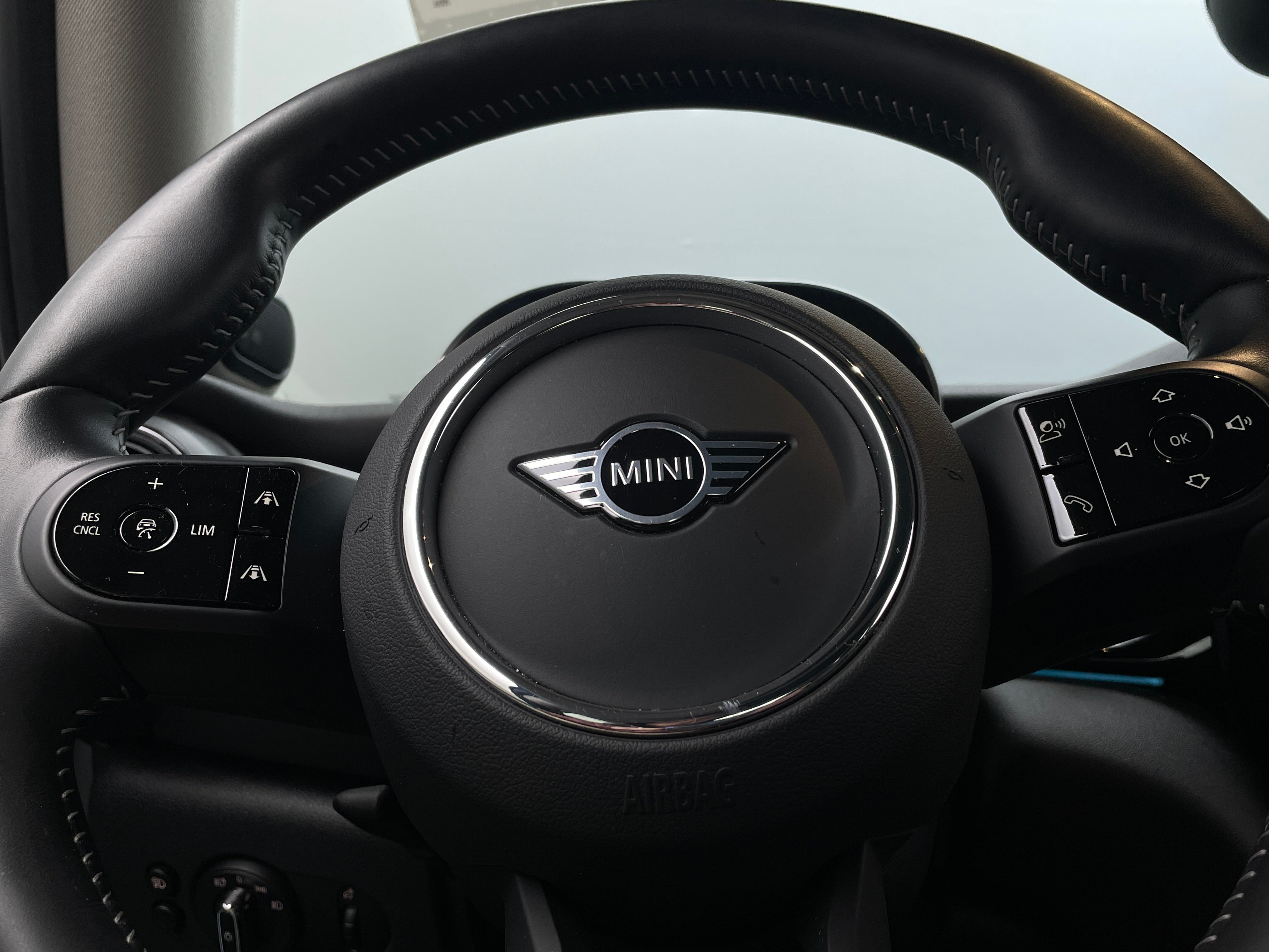 2024 MINI Cooper Hardtop SE 3