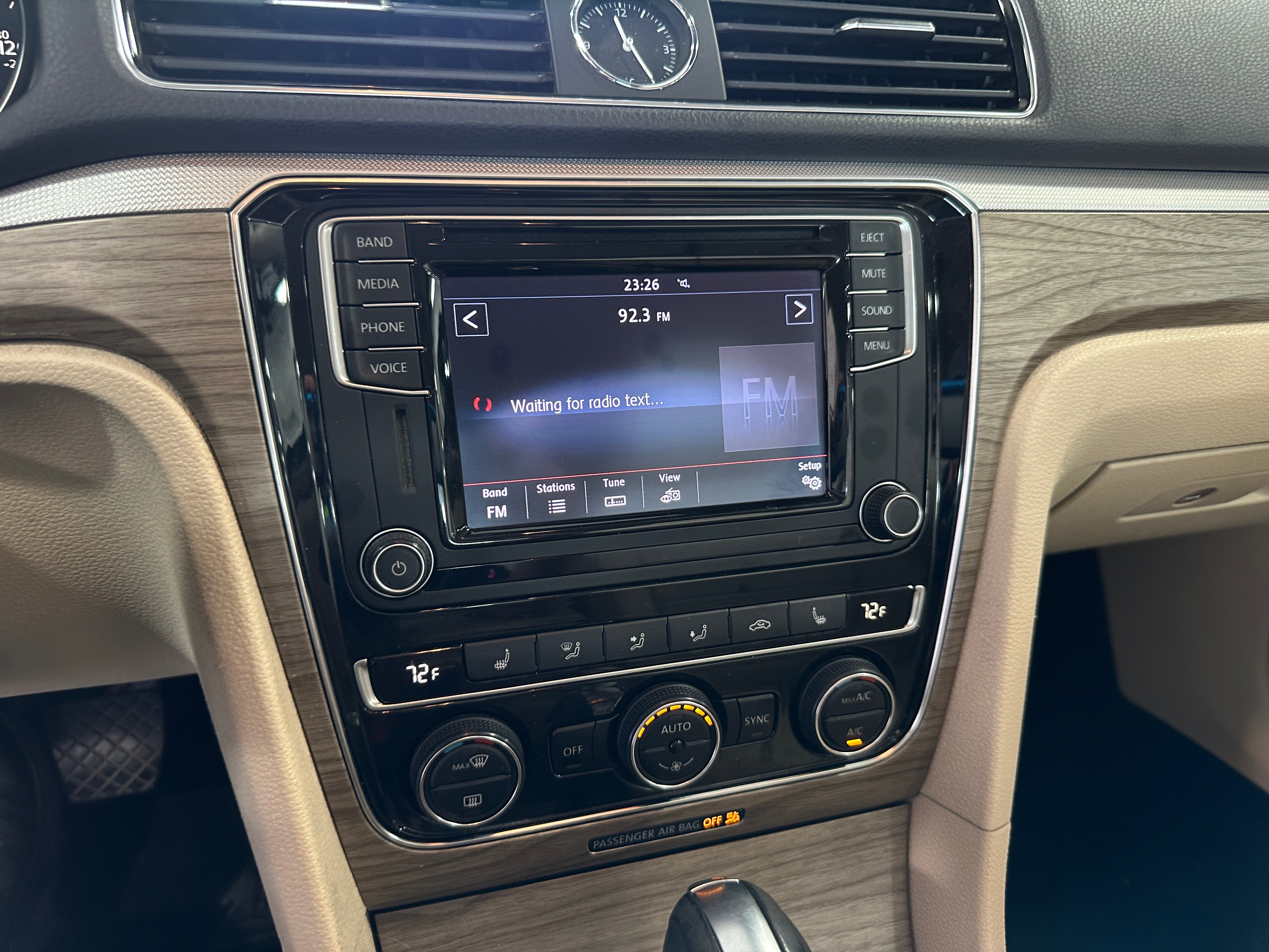 2016 Volkswagen Passat SE 3