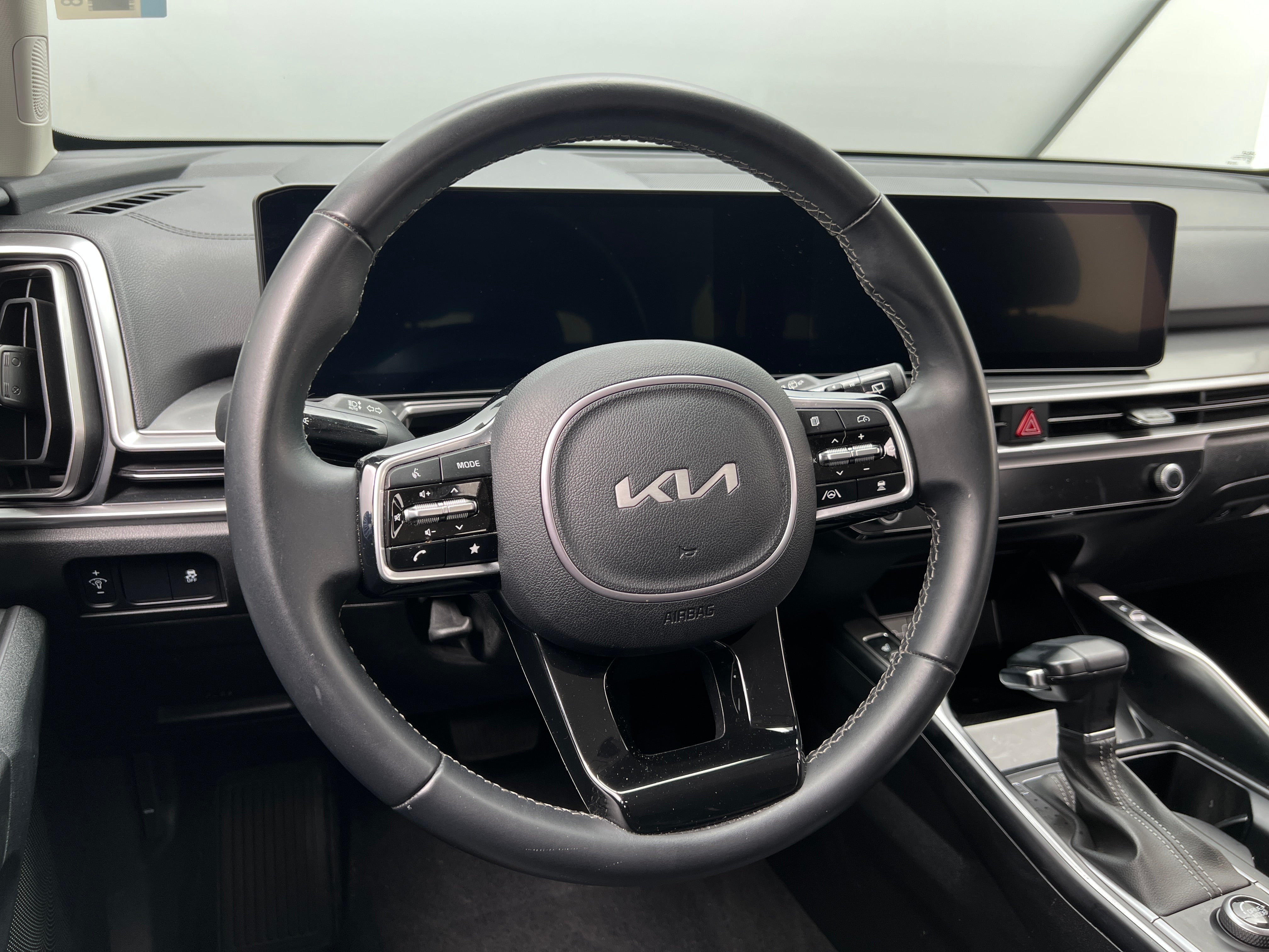 2024 Kia Sorento S 4