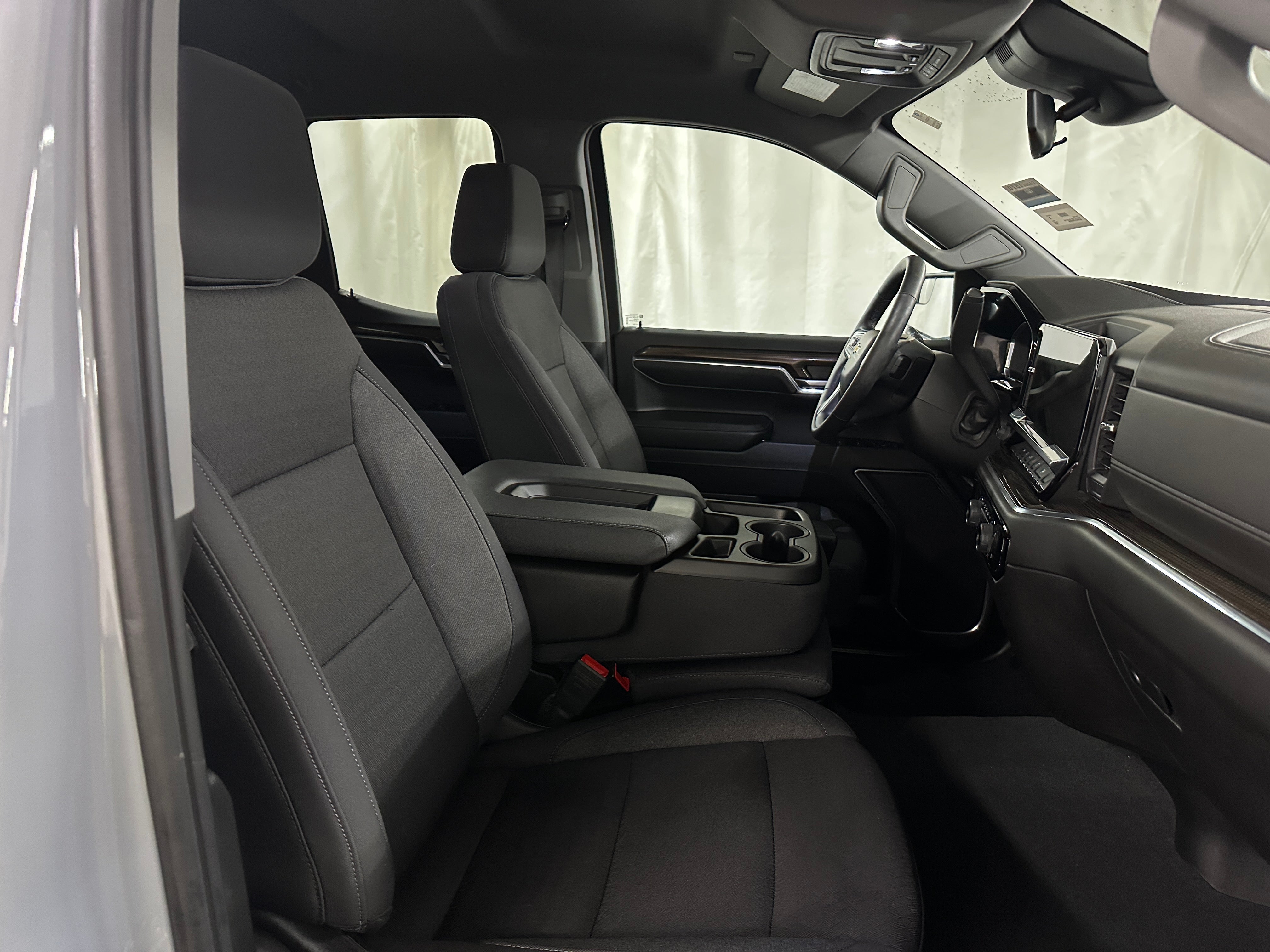 2024 Chevrolet Silverado 1500 LT 2