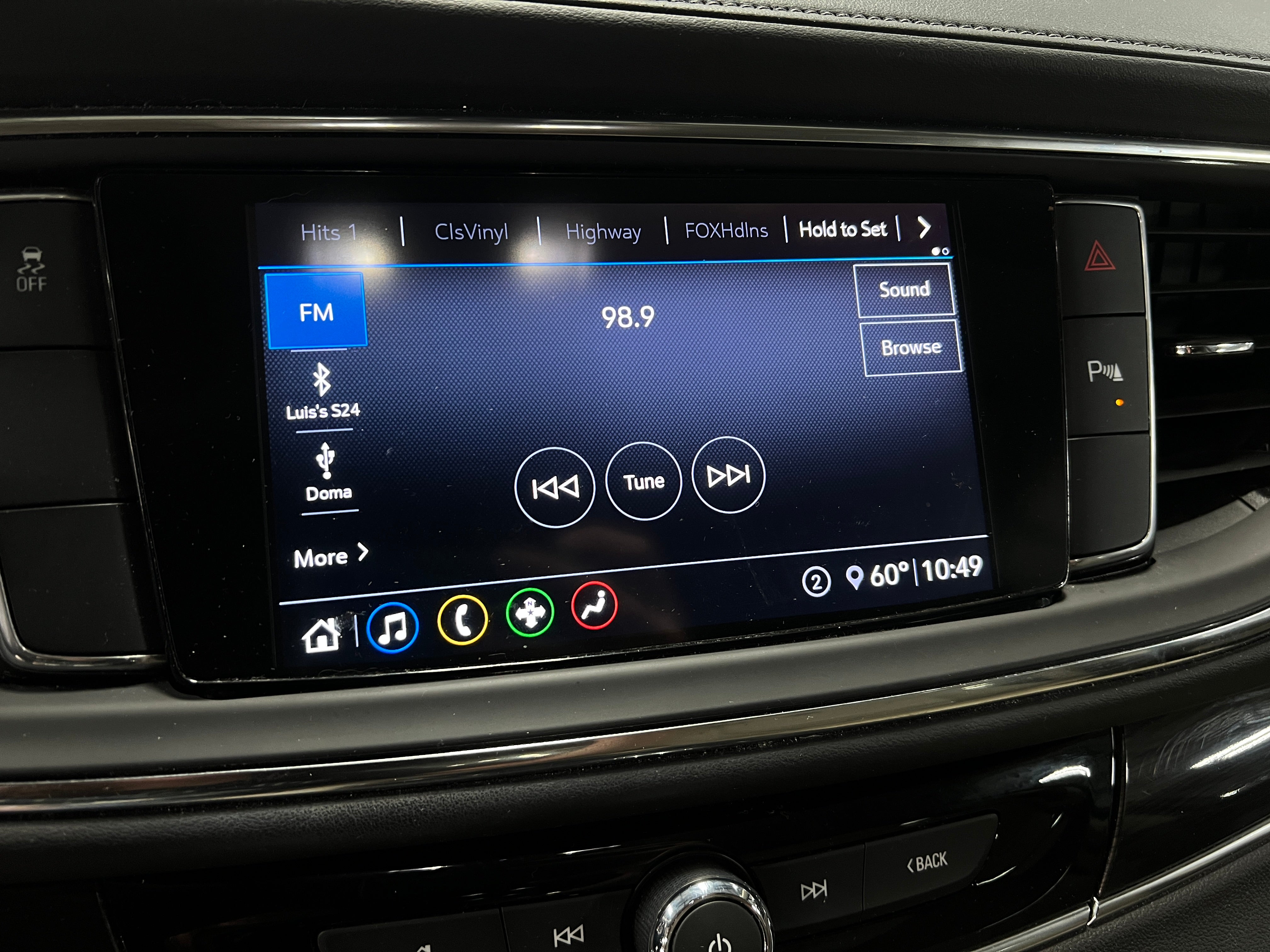 2021 Buick Enclave Essence 3