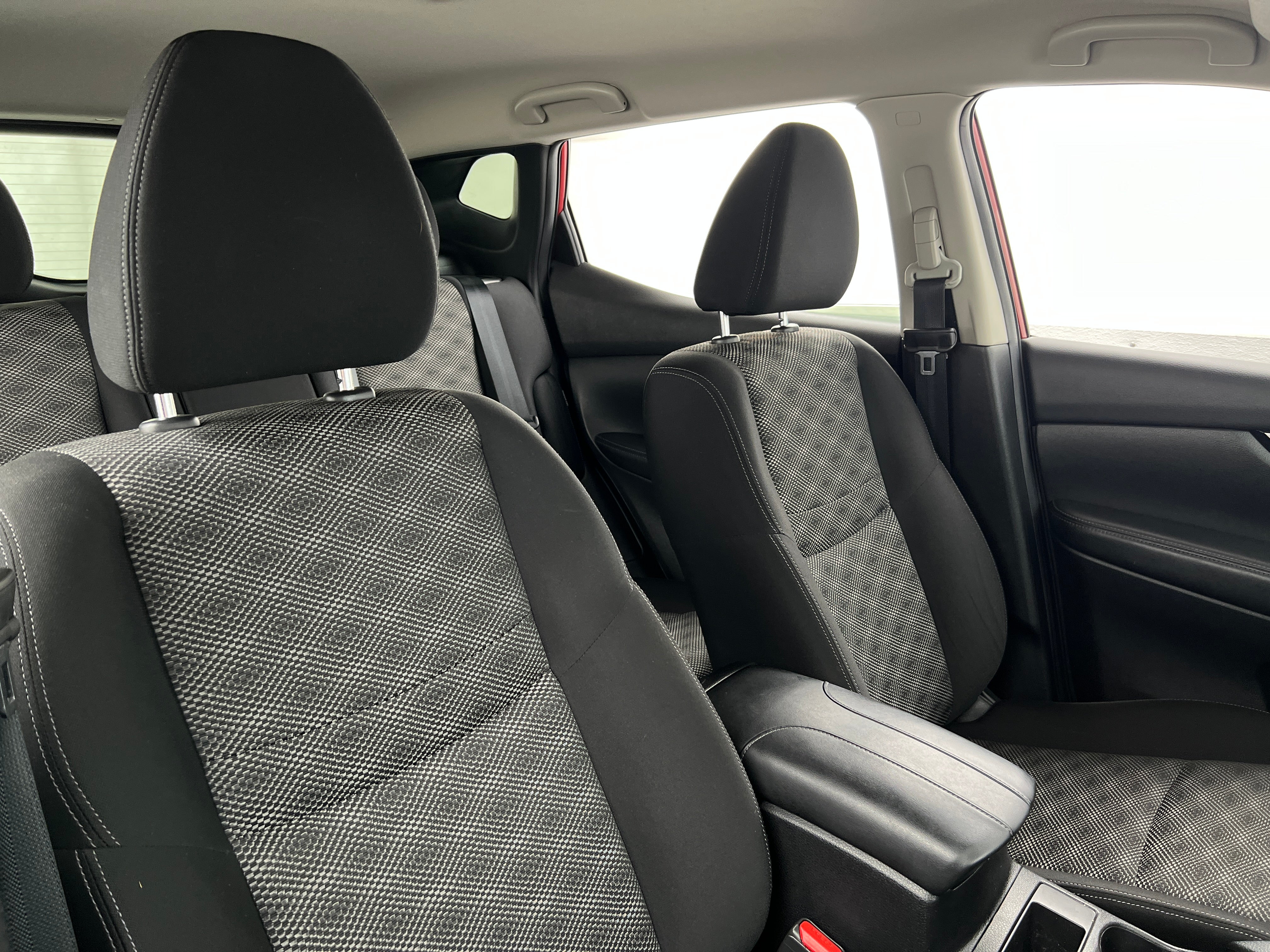 2020 Nissan Rogue Sport SV 2