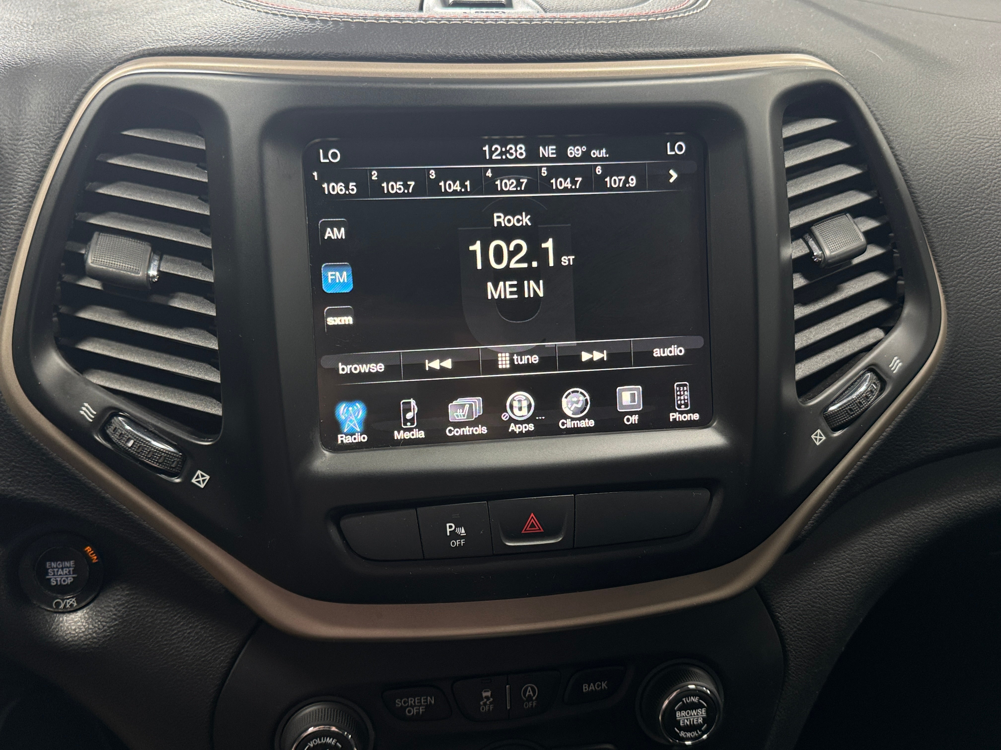 2017 Jeep Cherokee 75th Anniversary Edition 4