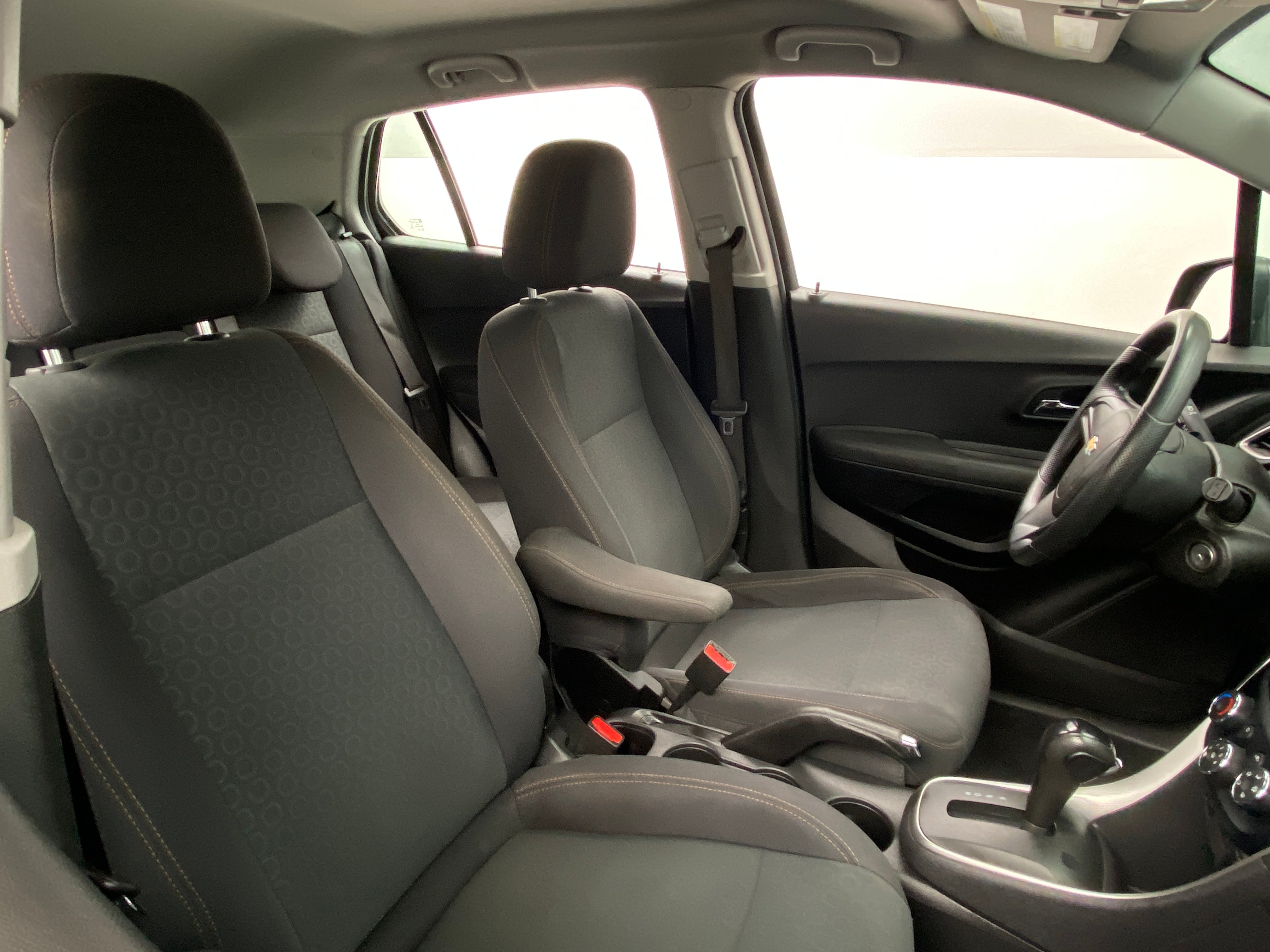 2020 Chevrolet Trax LS 2