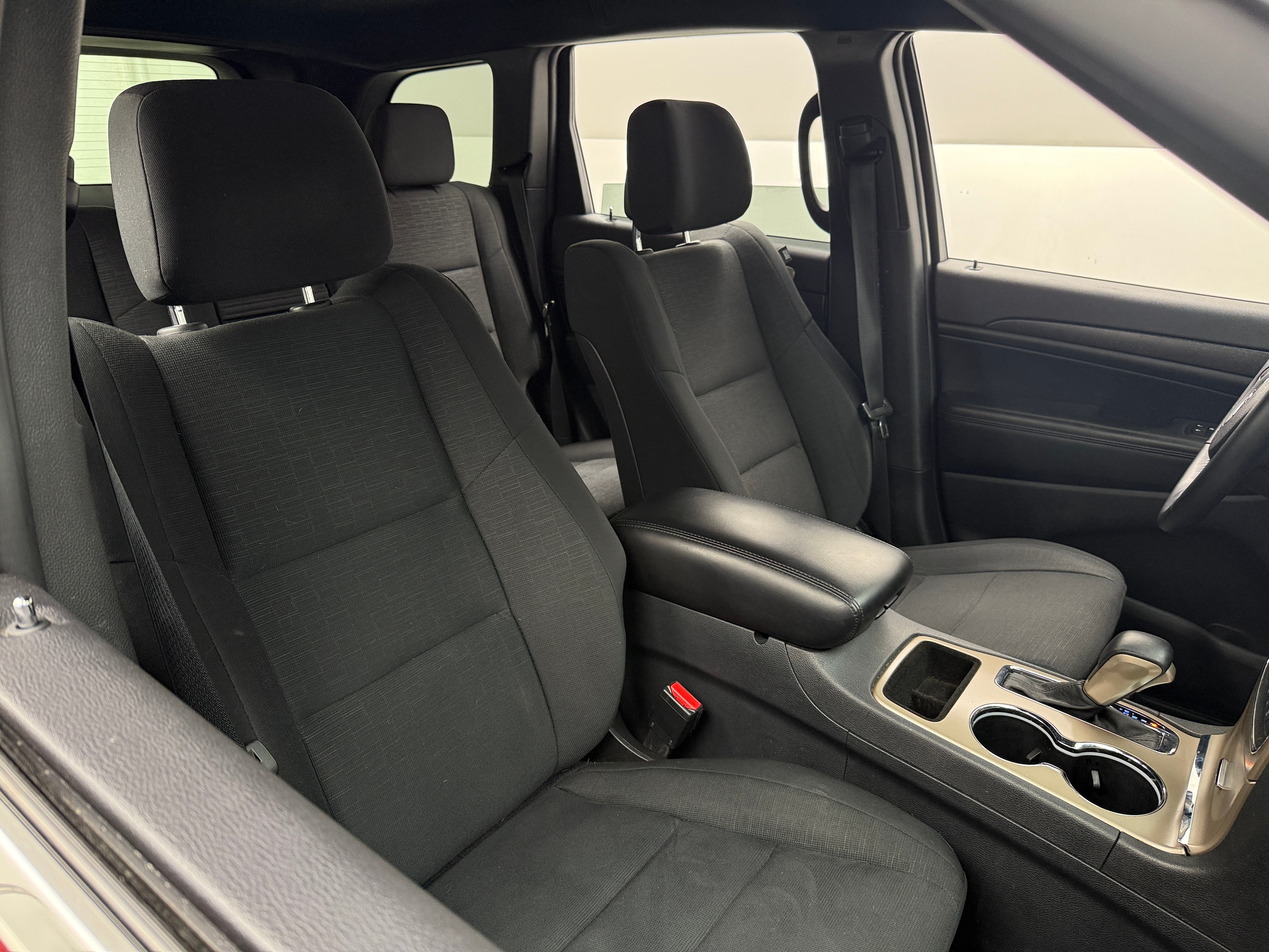 2017 Jeep Grand Cherokee Laredo 2