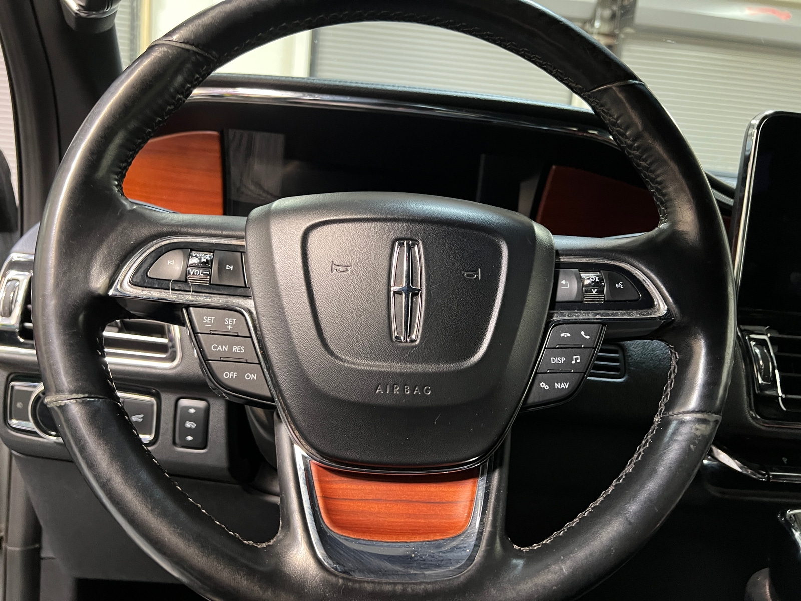 Thumbnail: 2020 Lincoln Navigator L - 4