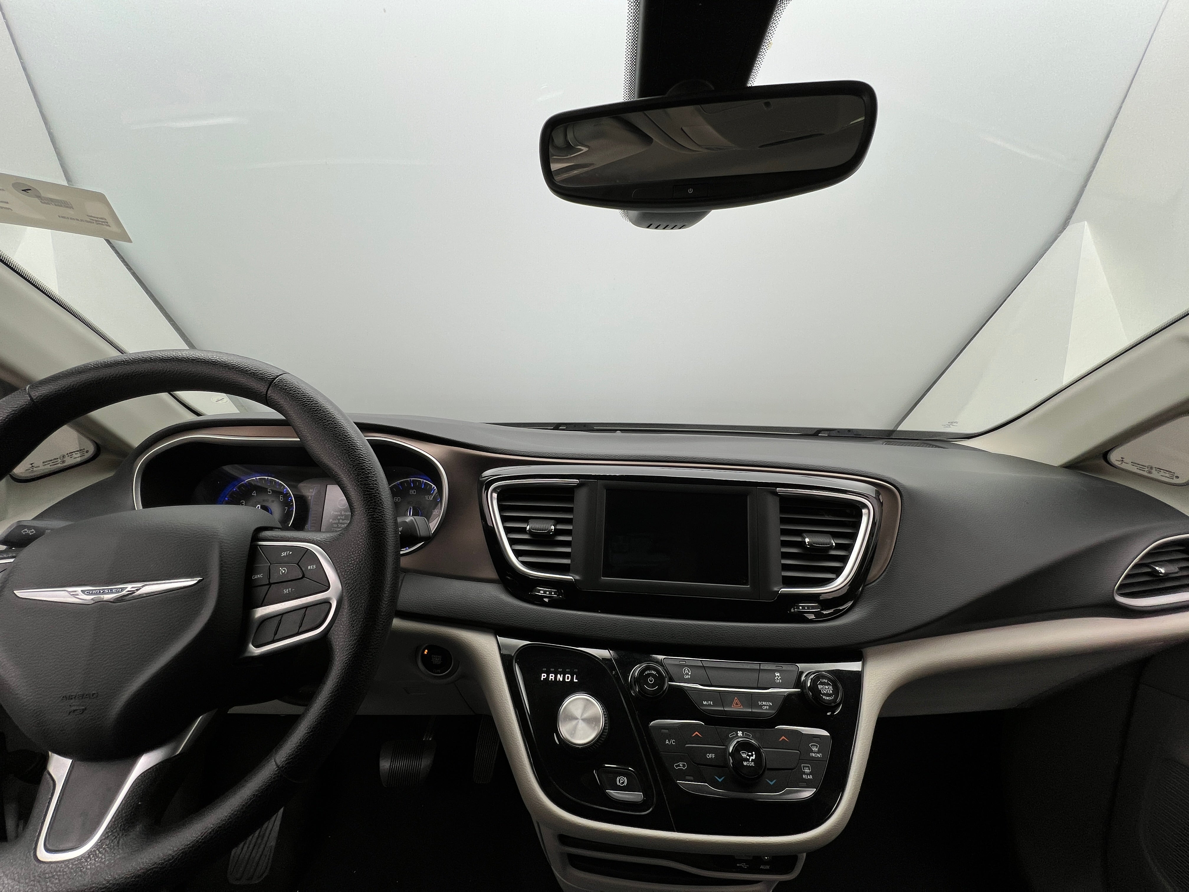 2020 Chrysler Voyager LXi 2