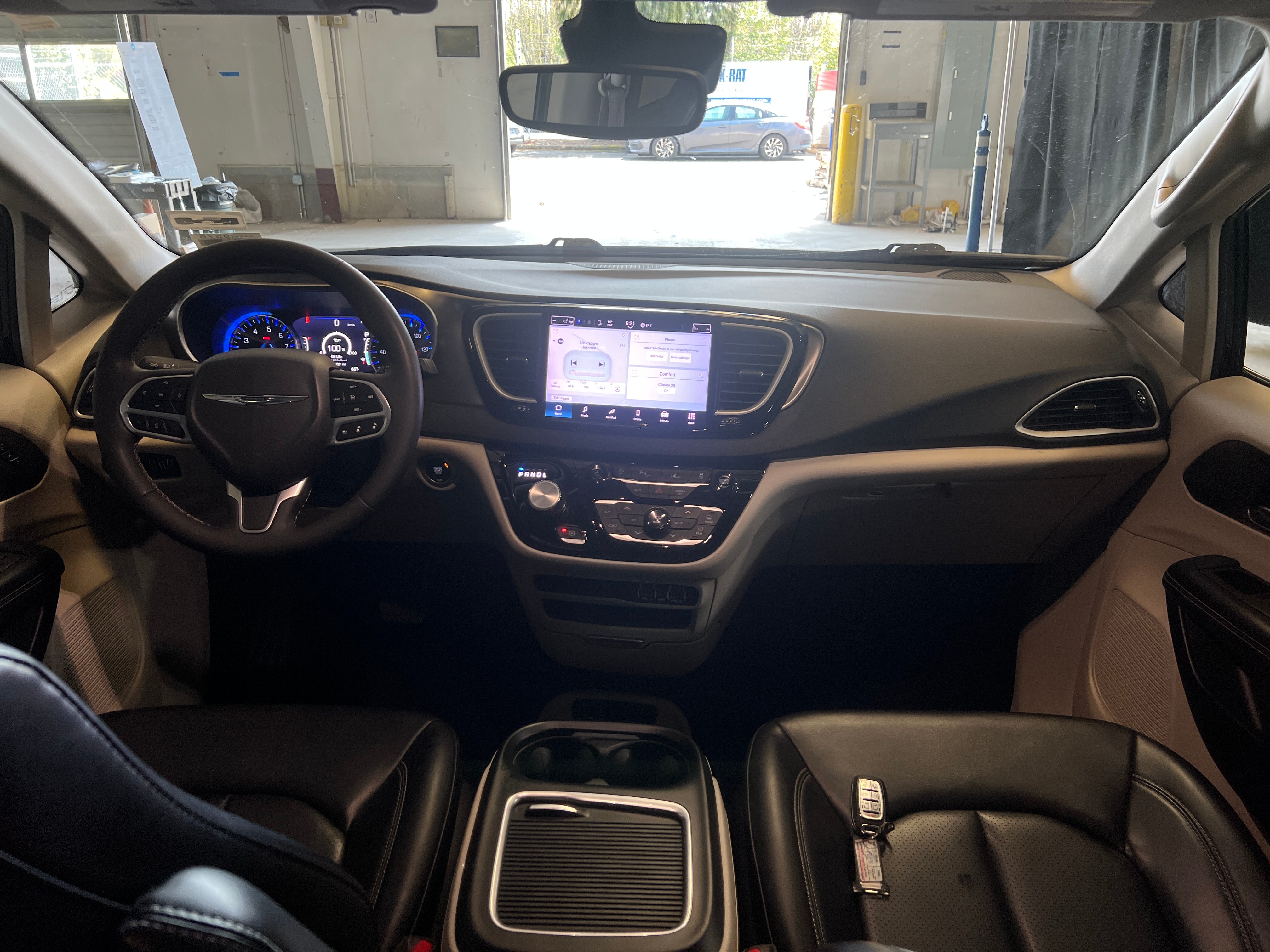 2023 Chrysler Pacifica Touring L 2