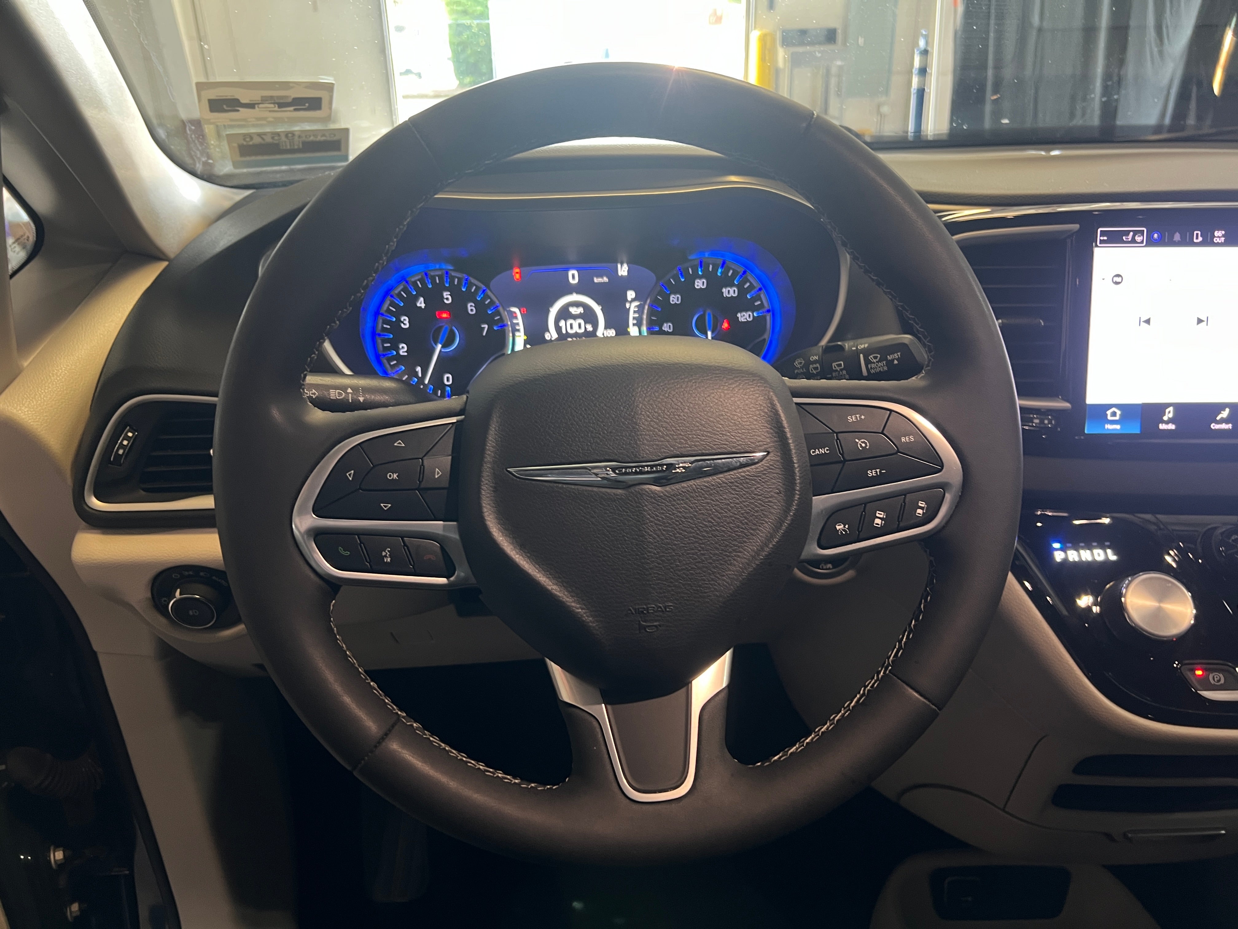 2023 Chrysler Pacifica Touring L 4