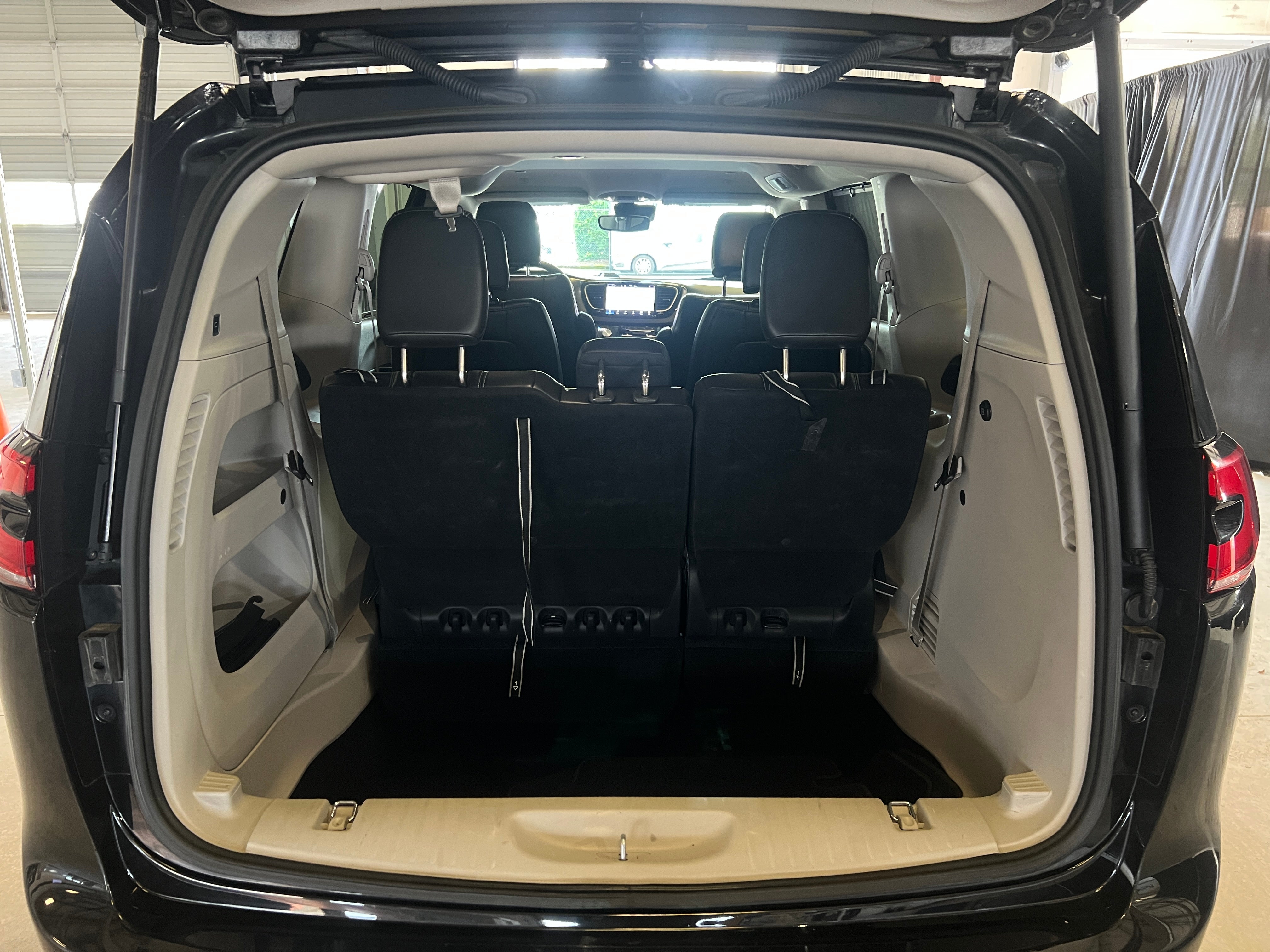 2023 Chrysler Pacifica Touring L 6
