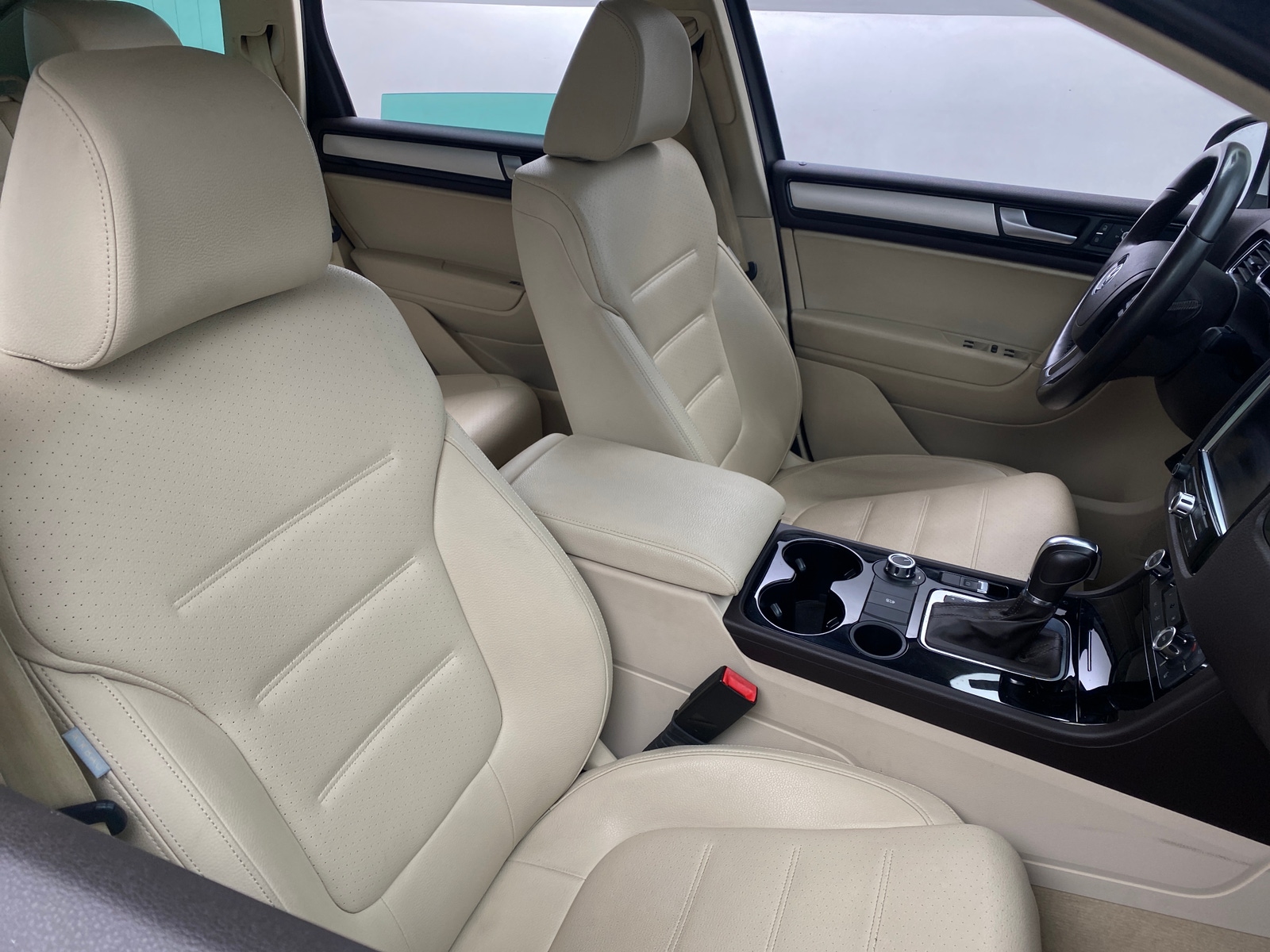 Thumbnail: 2014 Volkswagen Touareg - 2