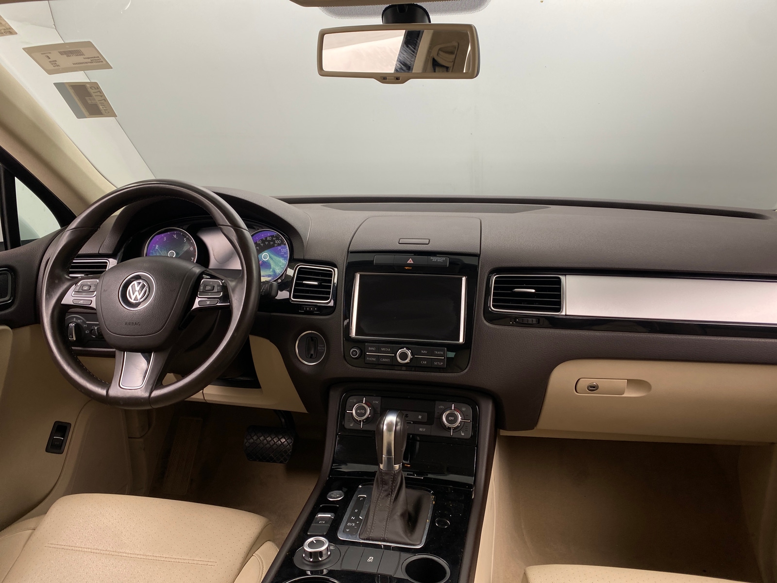 Thumbnail: 2014 Volkswagen Touareg - 3