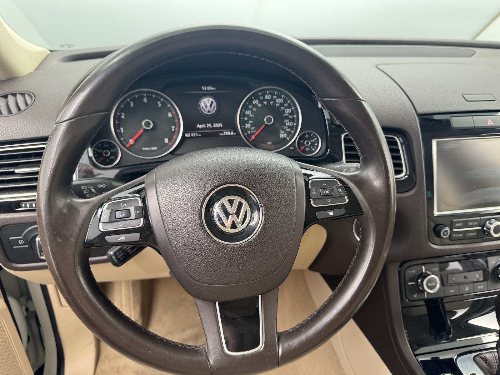 Thumbnail: 2014 Volkswagen Touareg - 5