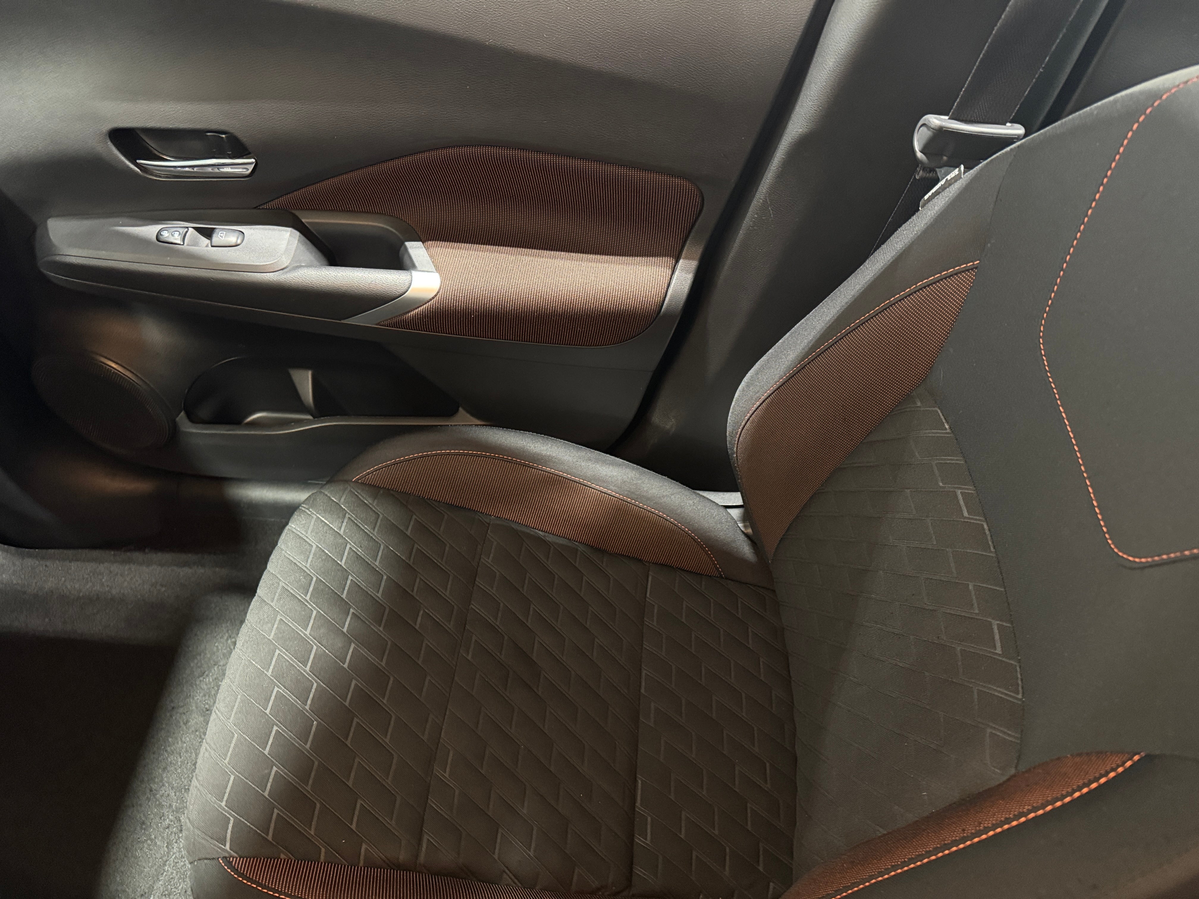2022 Nissan Kicks SR 2