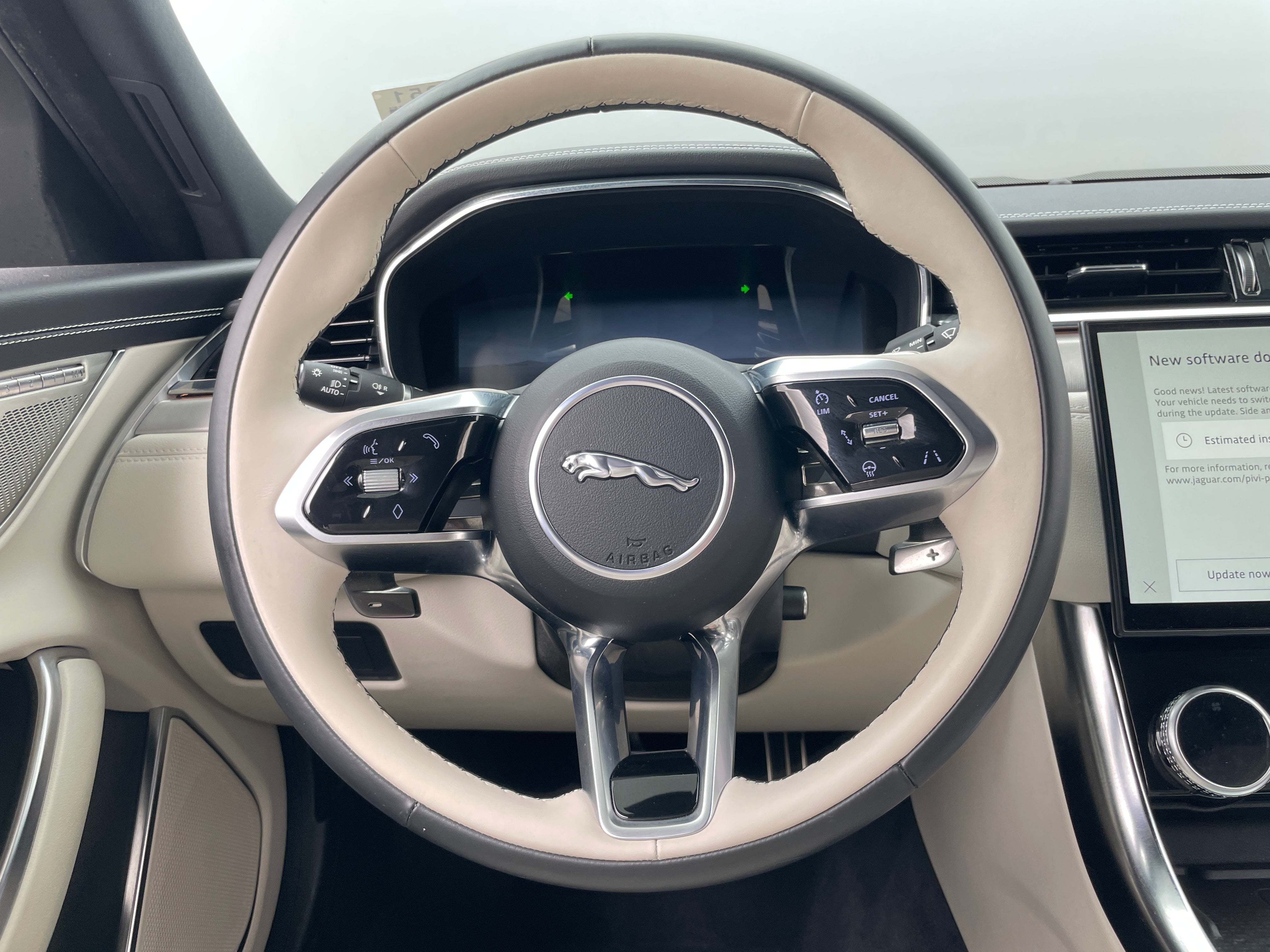 2024 Jaguar XF R-Dynamic SE 4