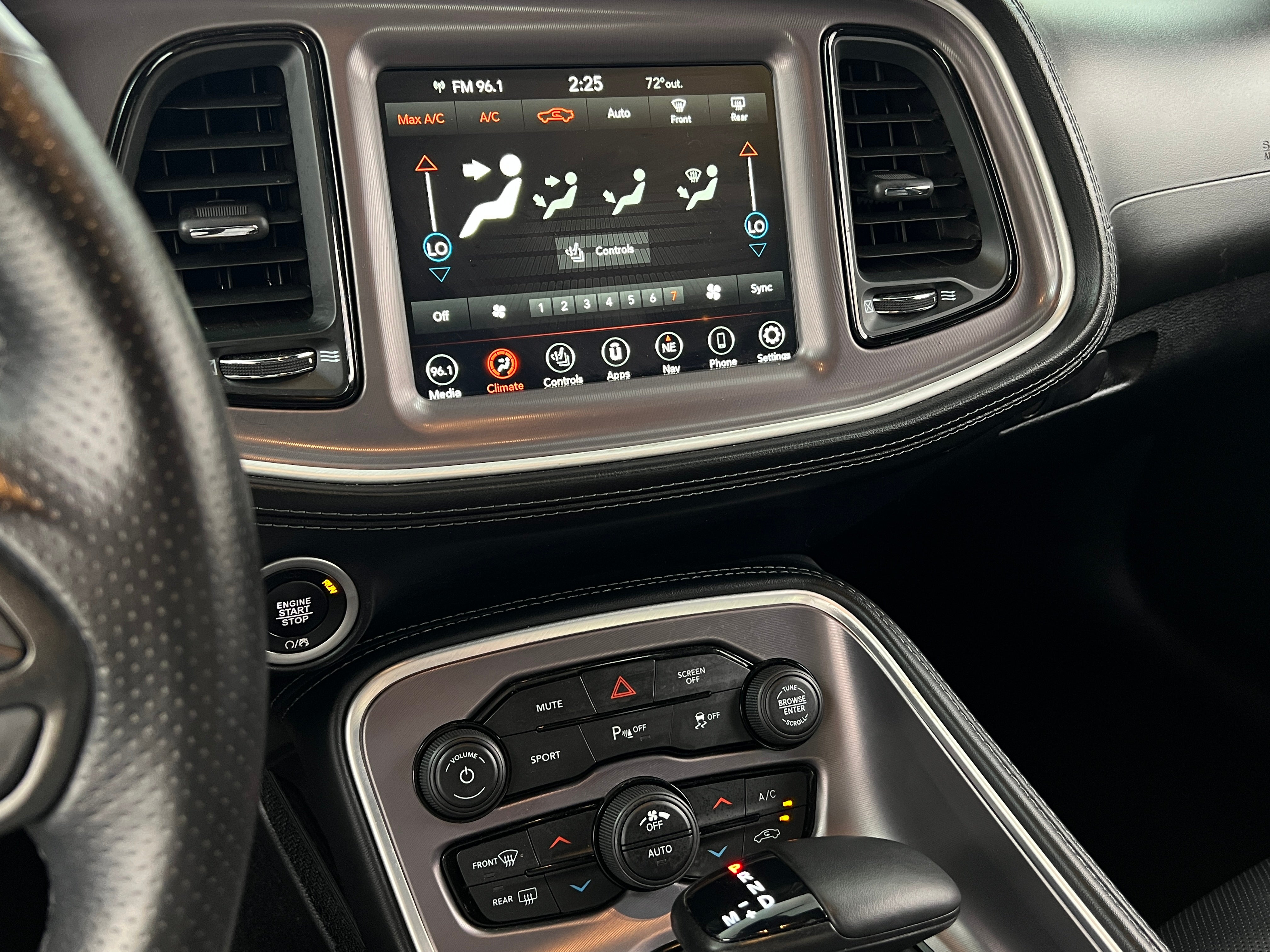 2022 Dodge Challenger SXT 2