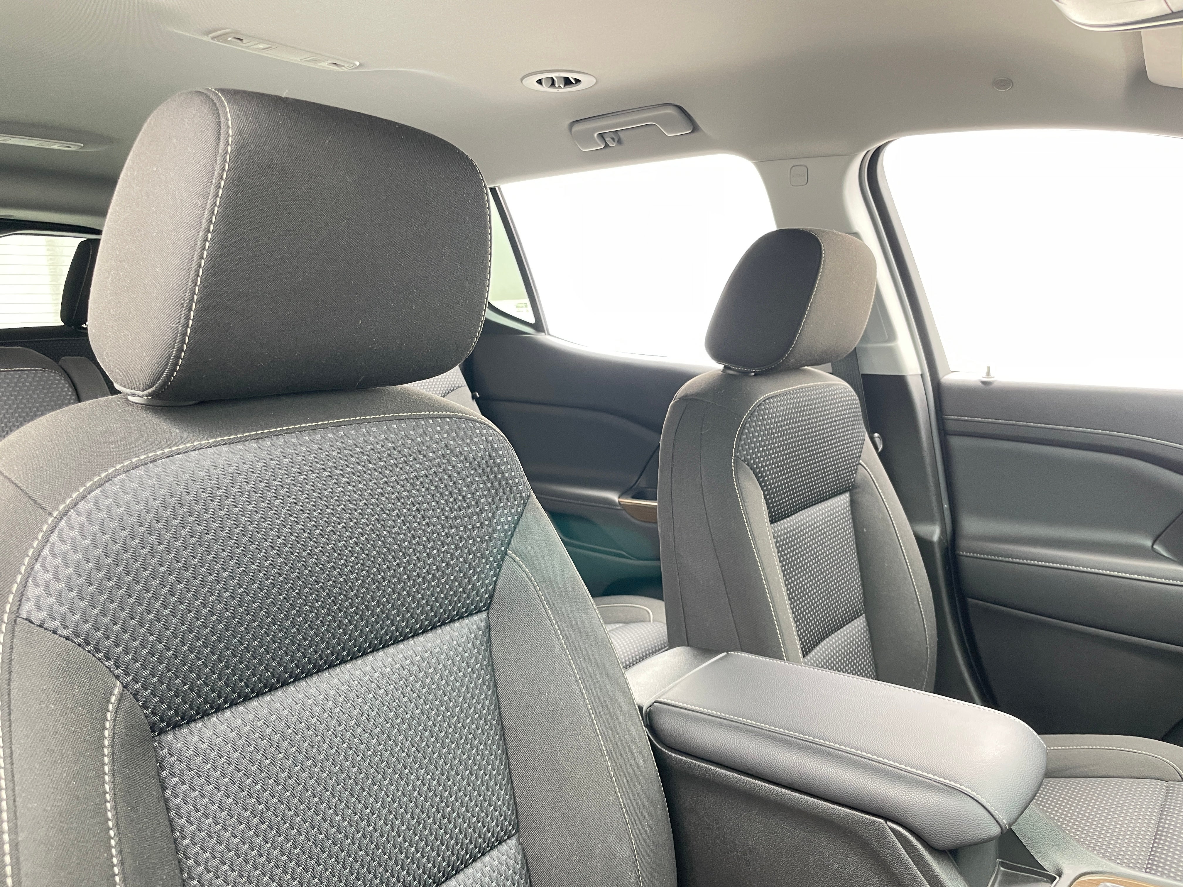2023 GMC Acadia SLE 2