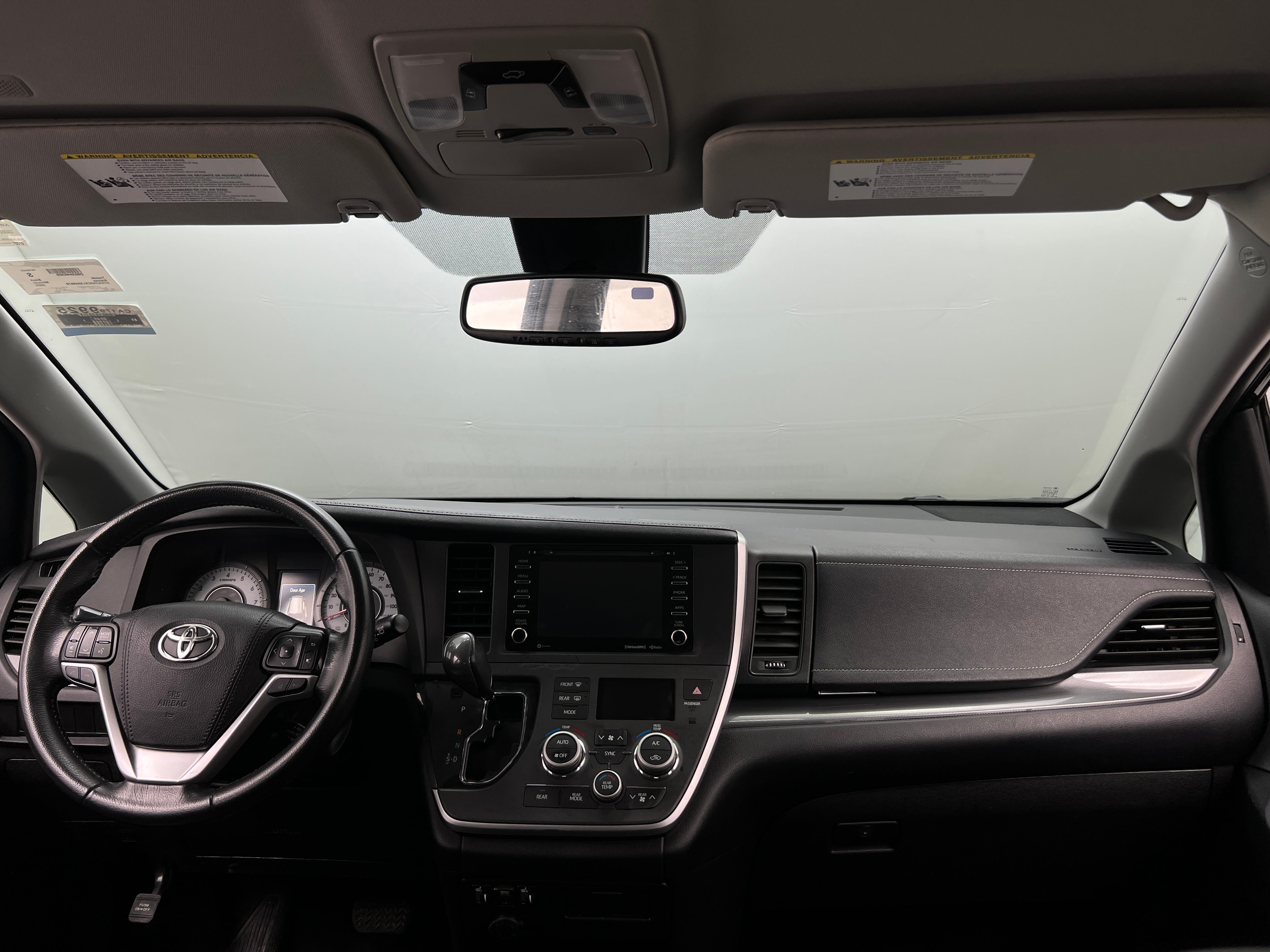 2020 Toyota Sienna SE 2