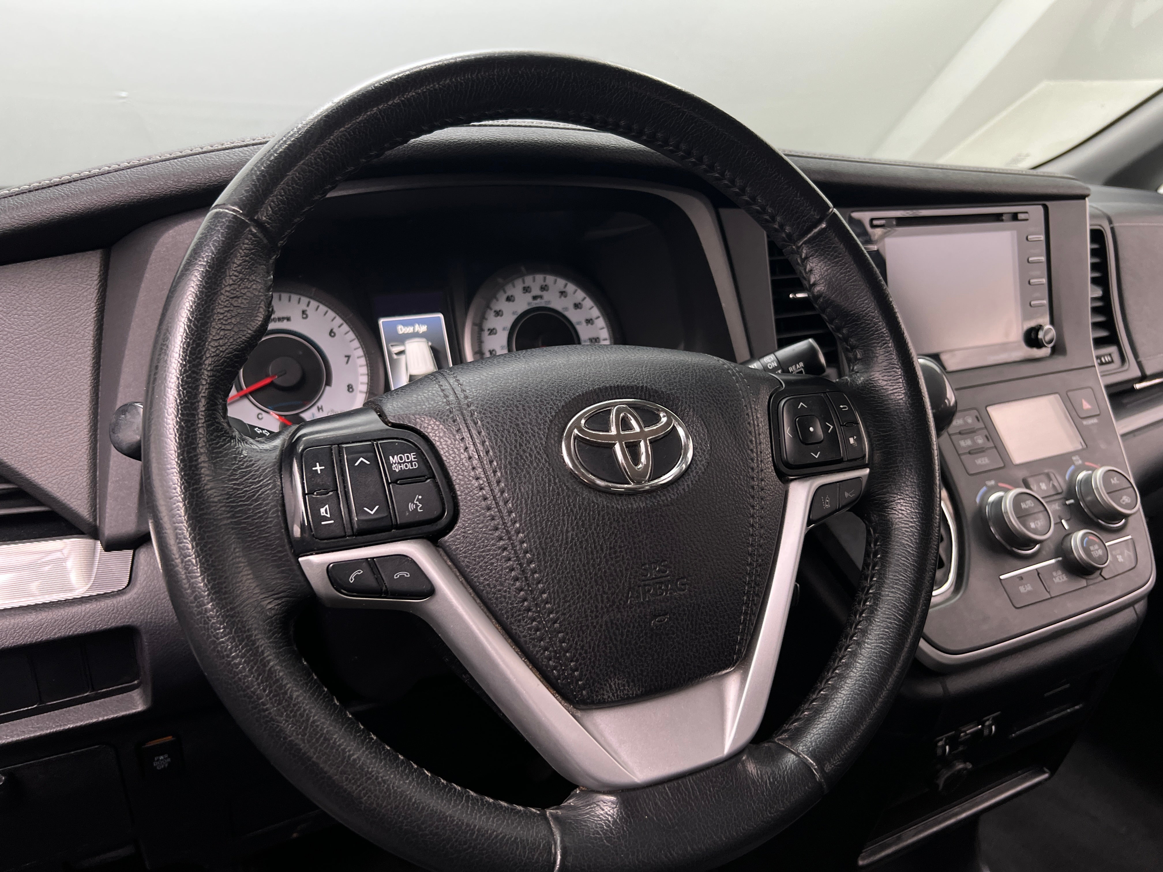 2020 Toyota Sienna SE 4