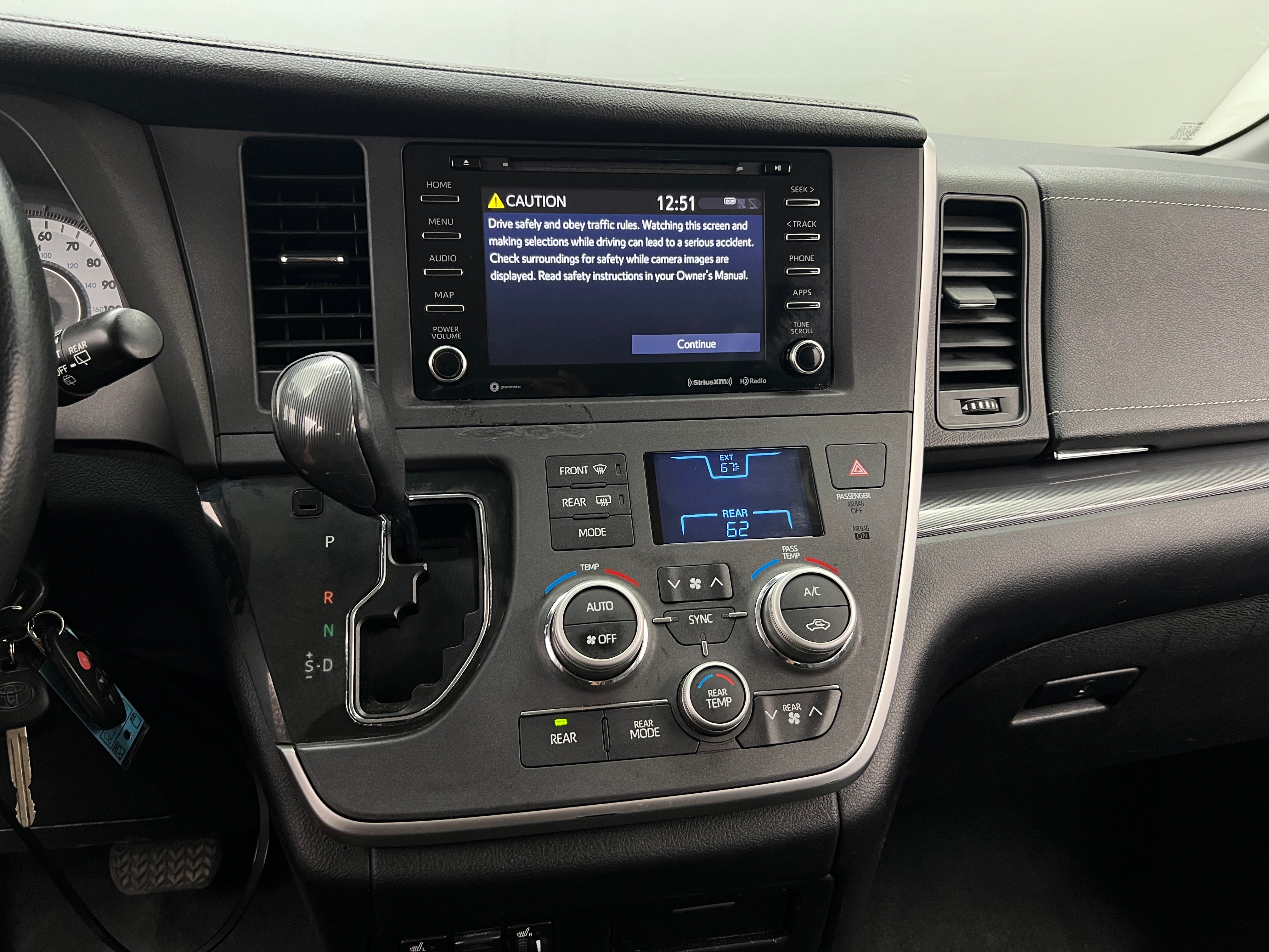 2020 Toyota Sienna SE 3