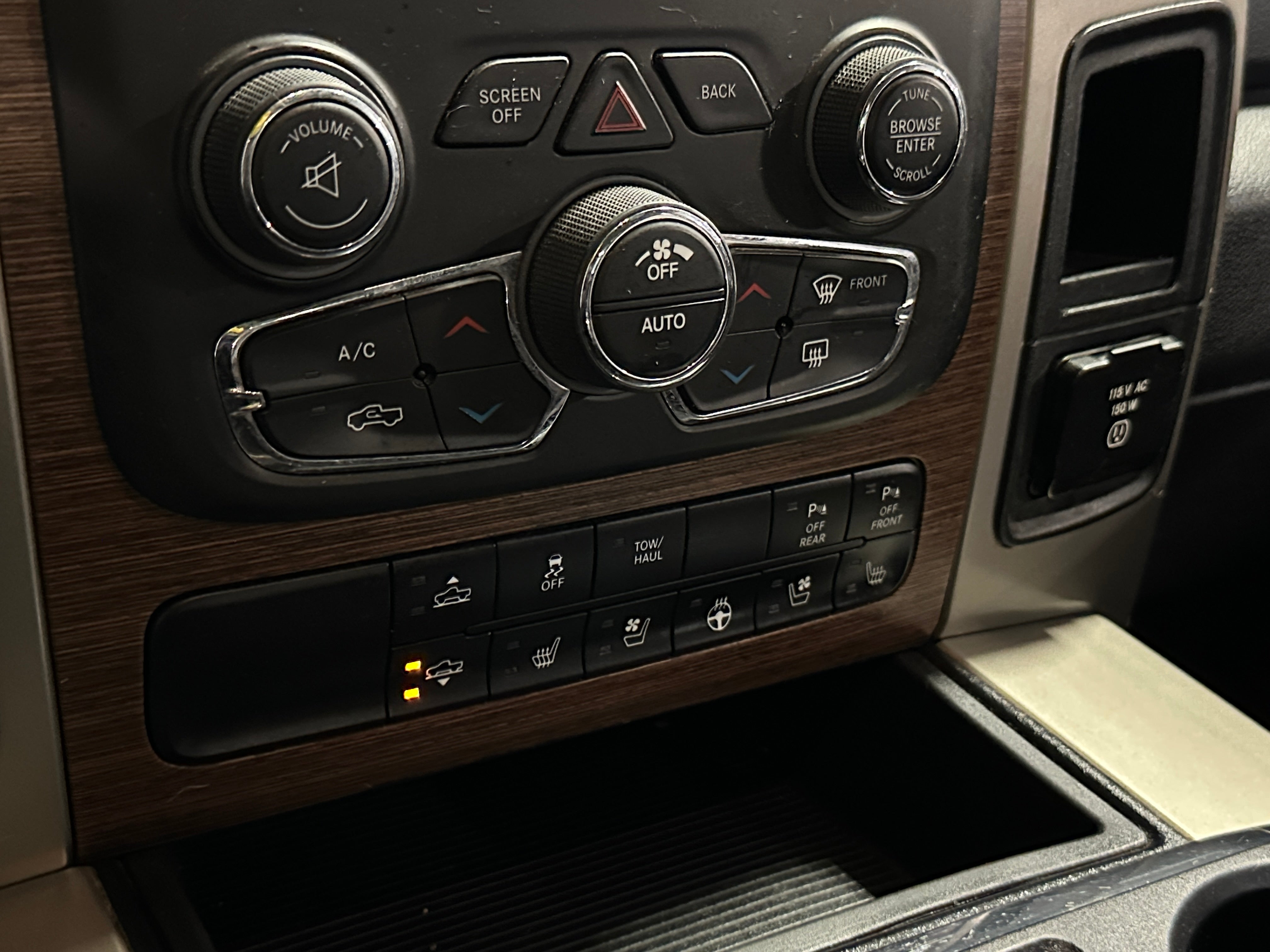 2014 RAM 1500 Laramie 3
