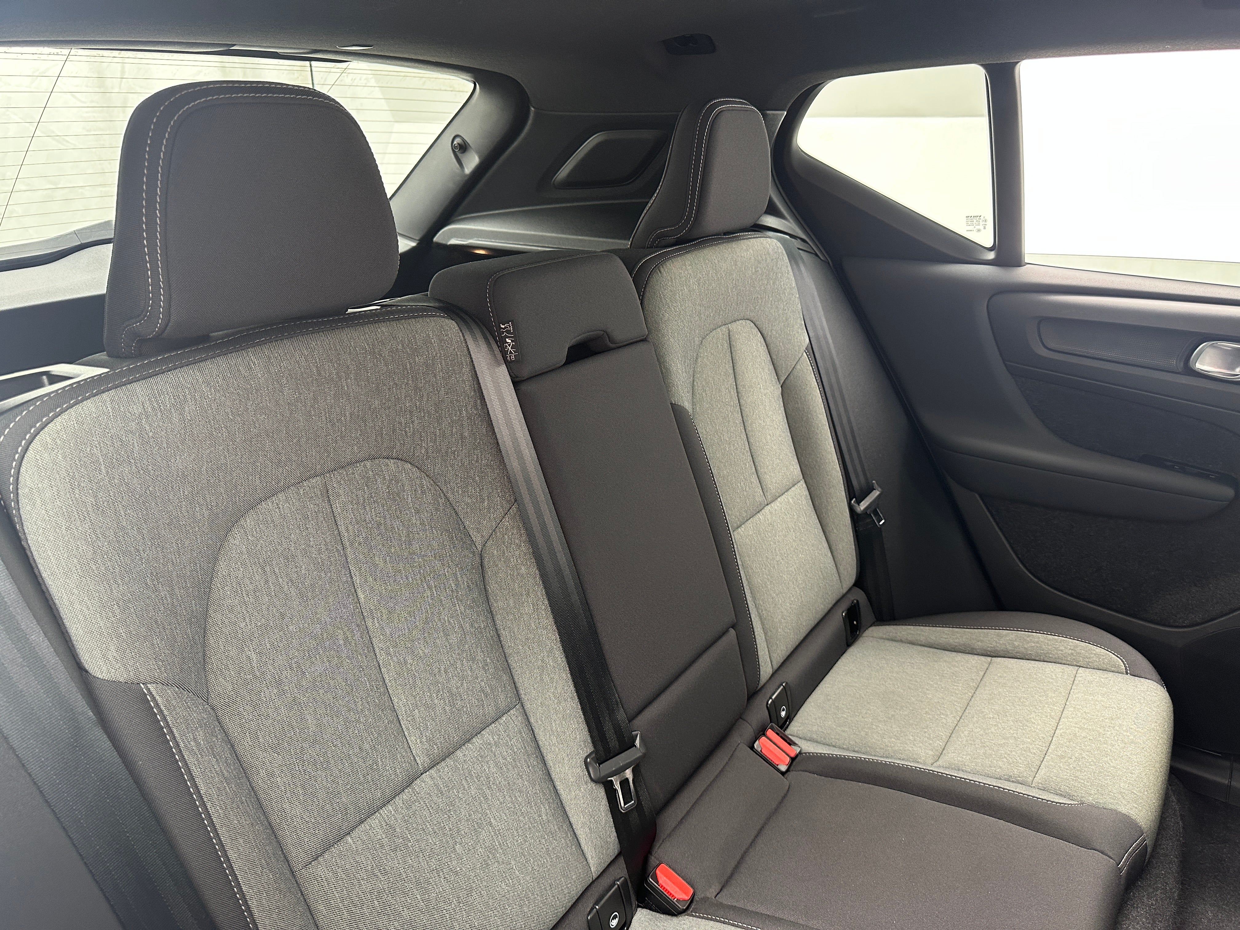 2024 Volvo XC40 B5 Core 6