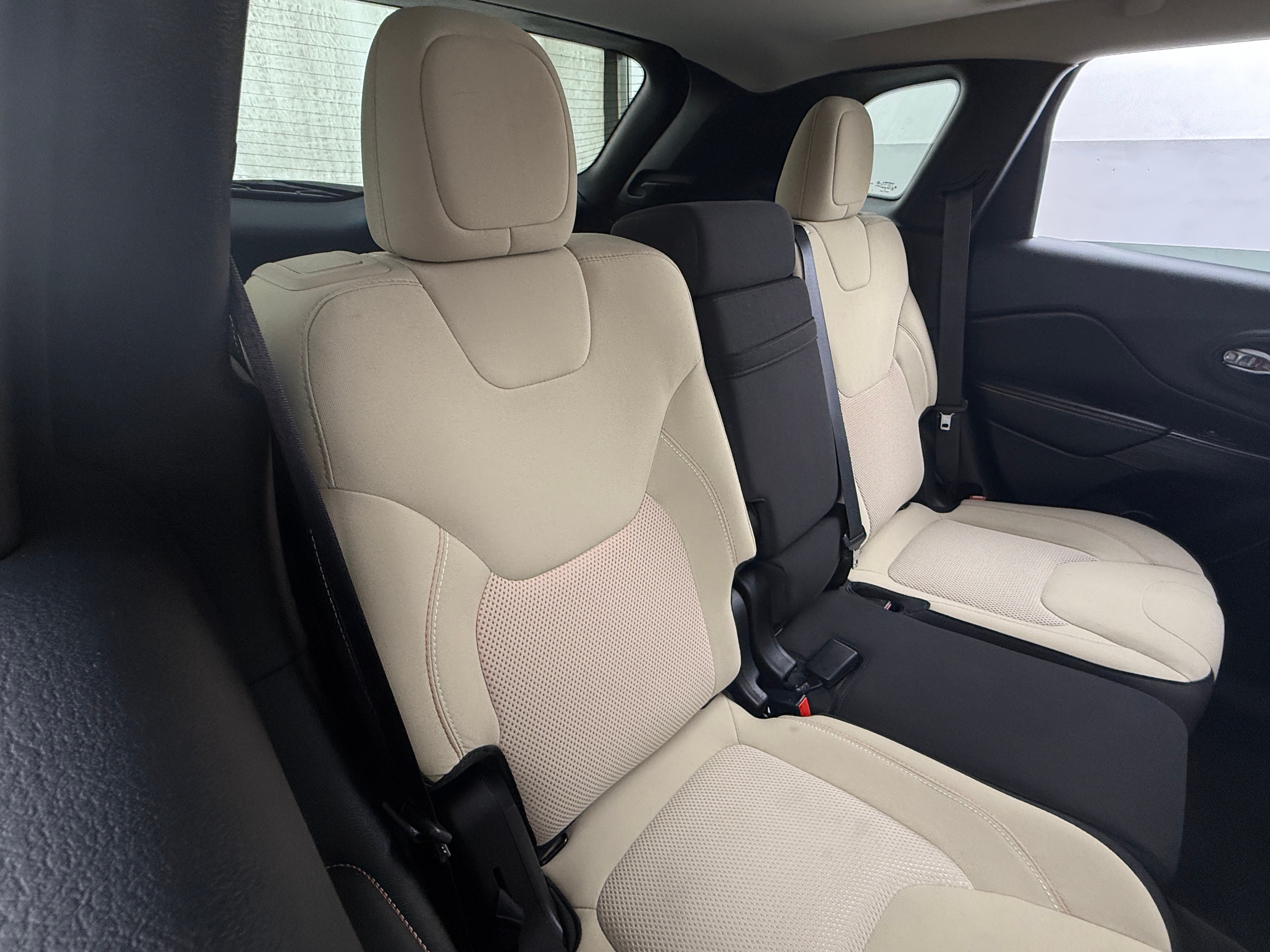 2016 Jeep Cherokee 75th Anniversary Edition 6