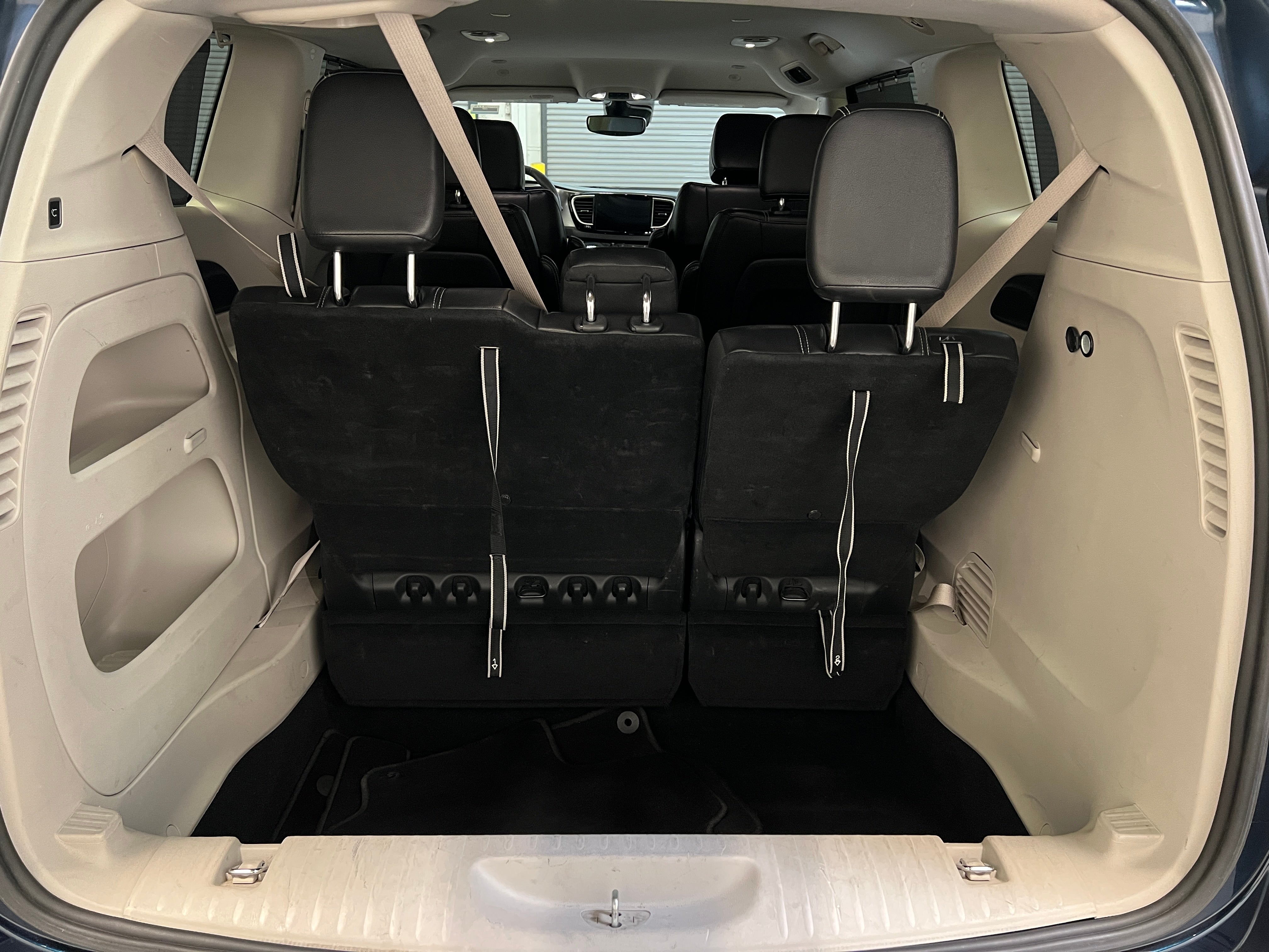 2022 Chrysler Pacifica Touring L 6