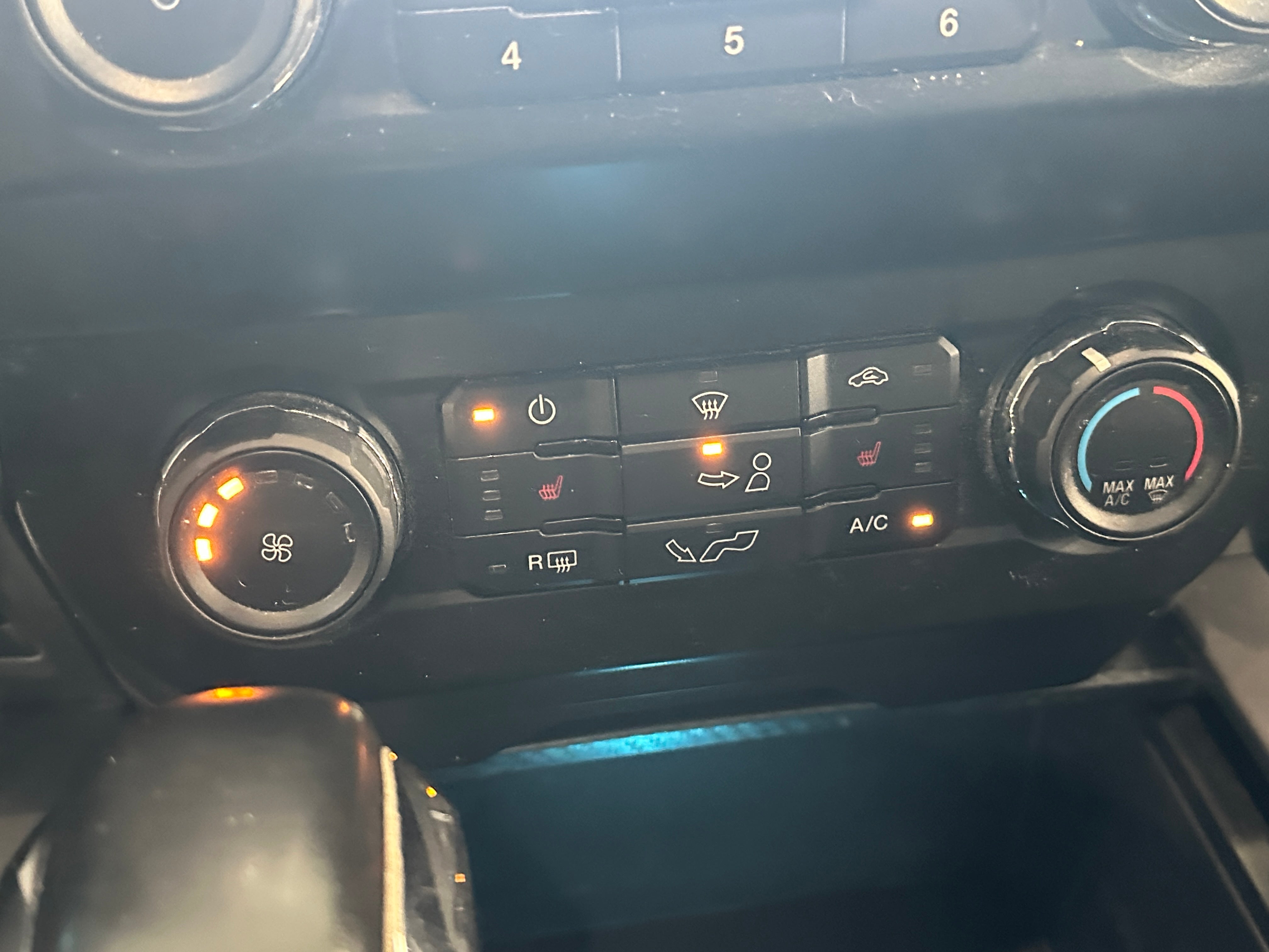 2019 Ford Econoline E-150 4