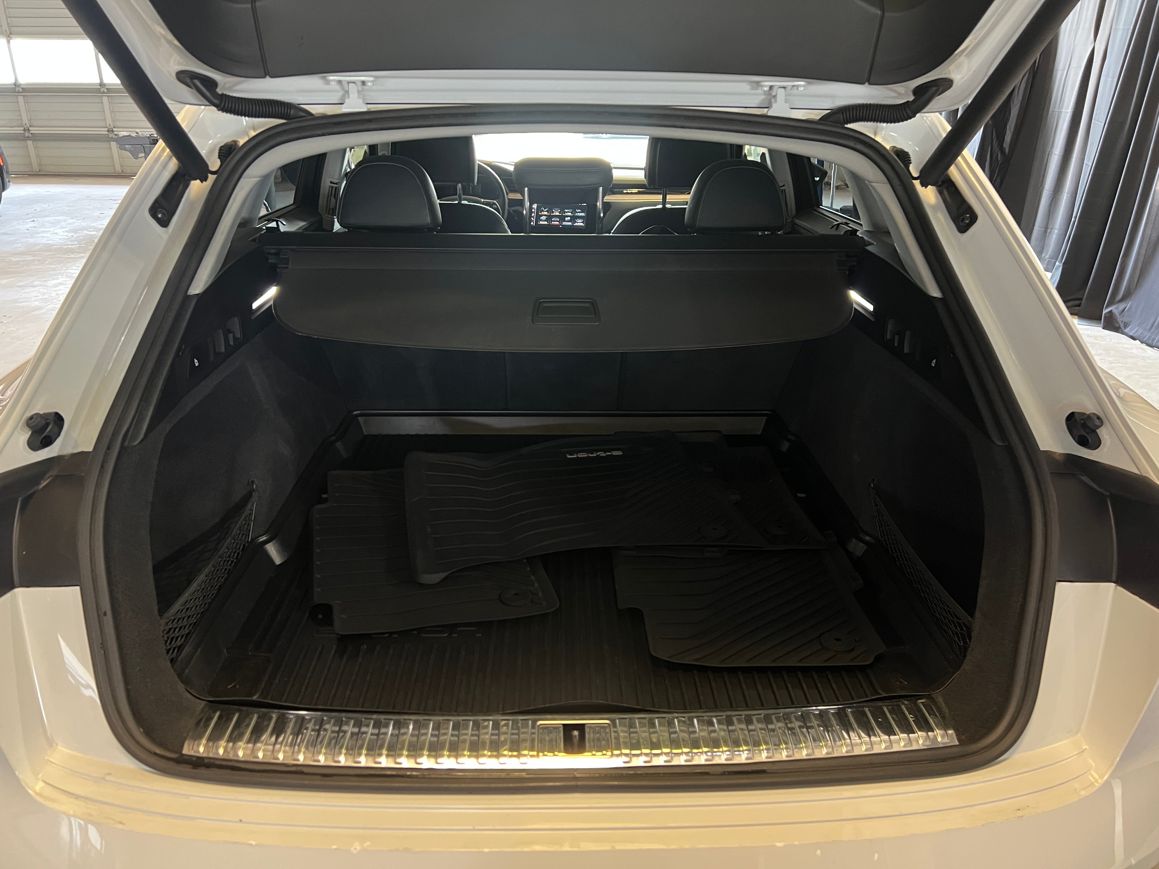 2019 Audi e-tron Prestige 6