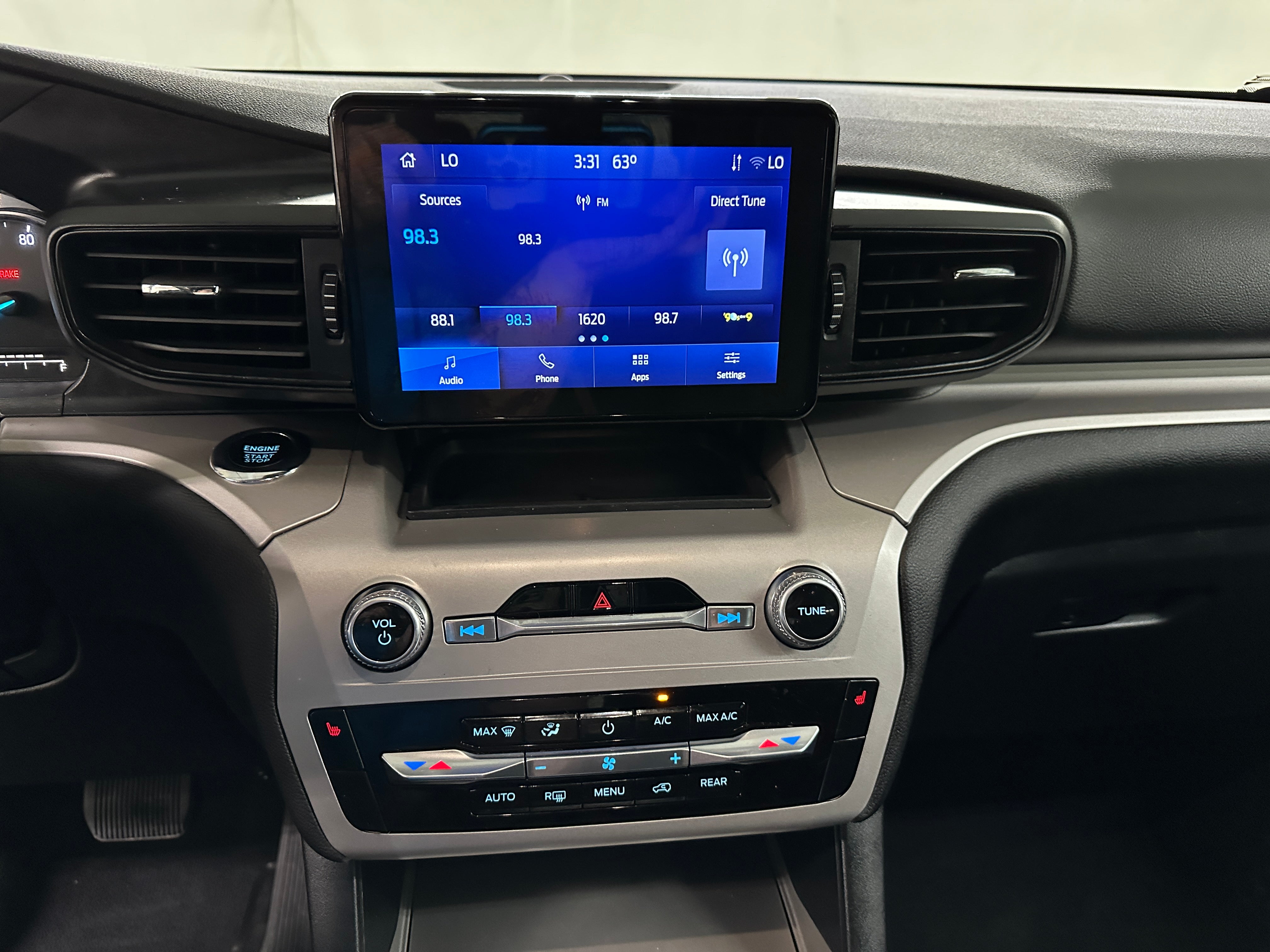 2023 Ford Explorer XLT 3
