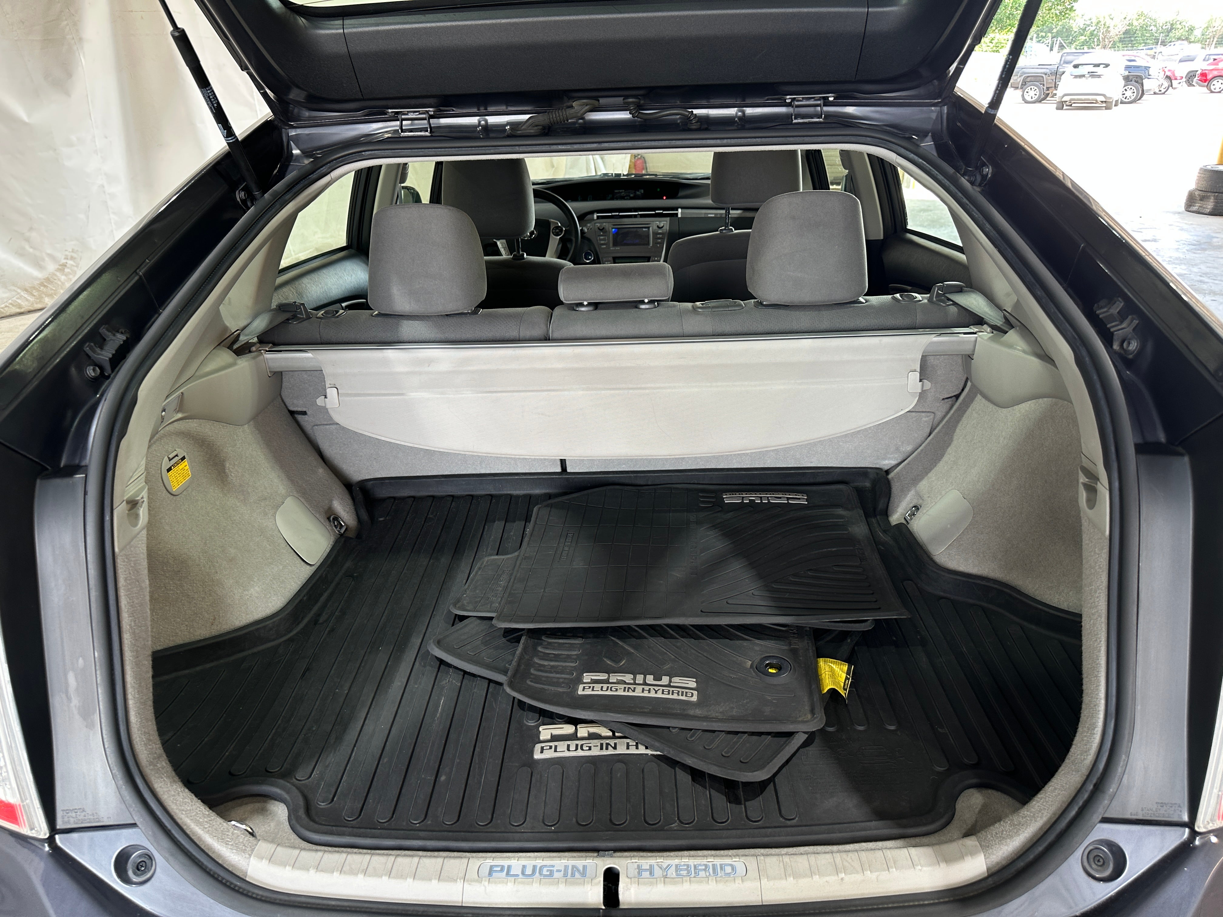 2015 Toyota Prius Plug-in 7