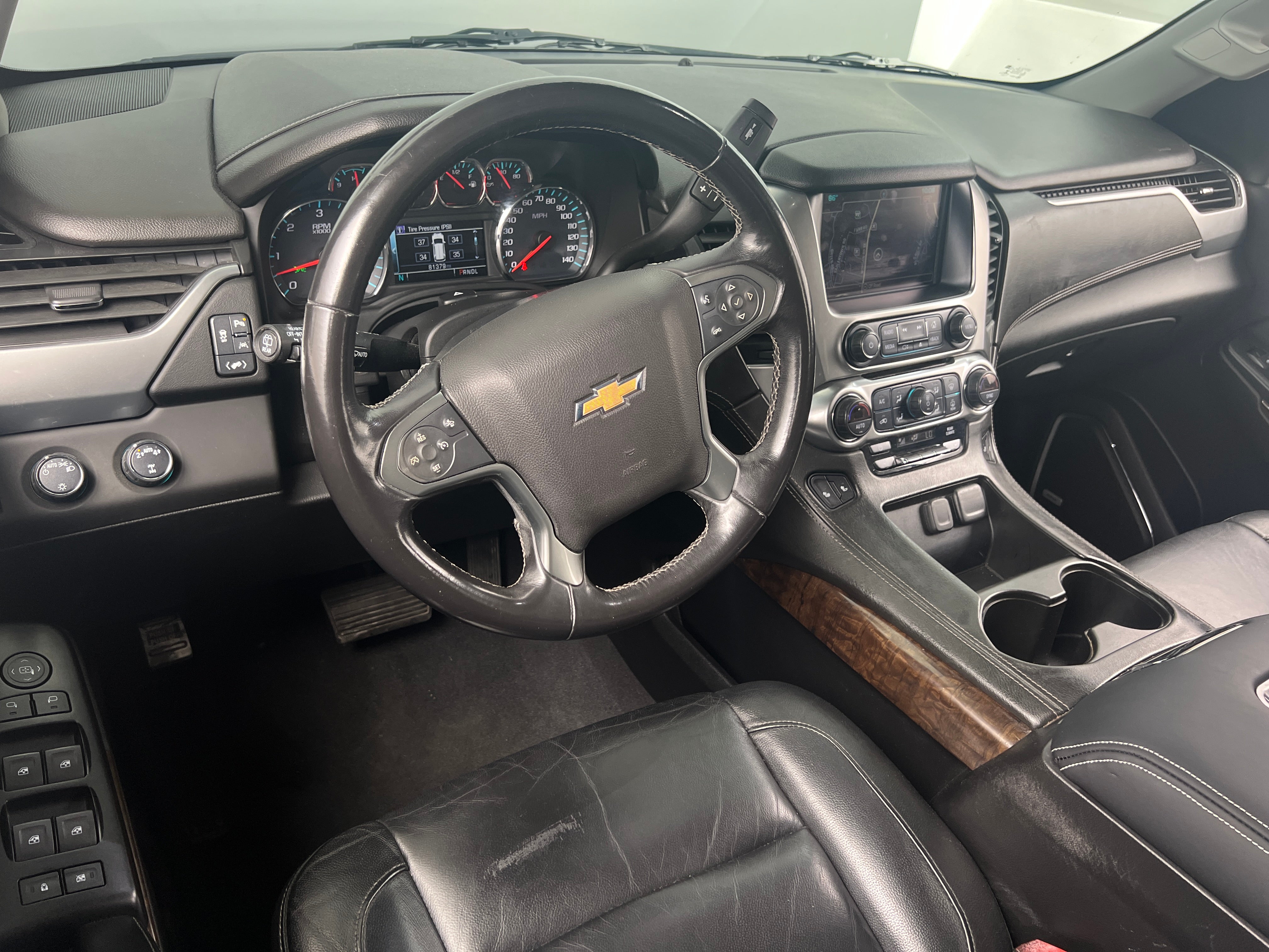2019 Chevrolet Suburban LT 2
